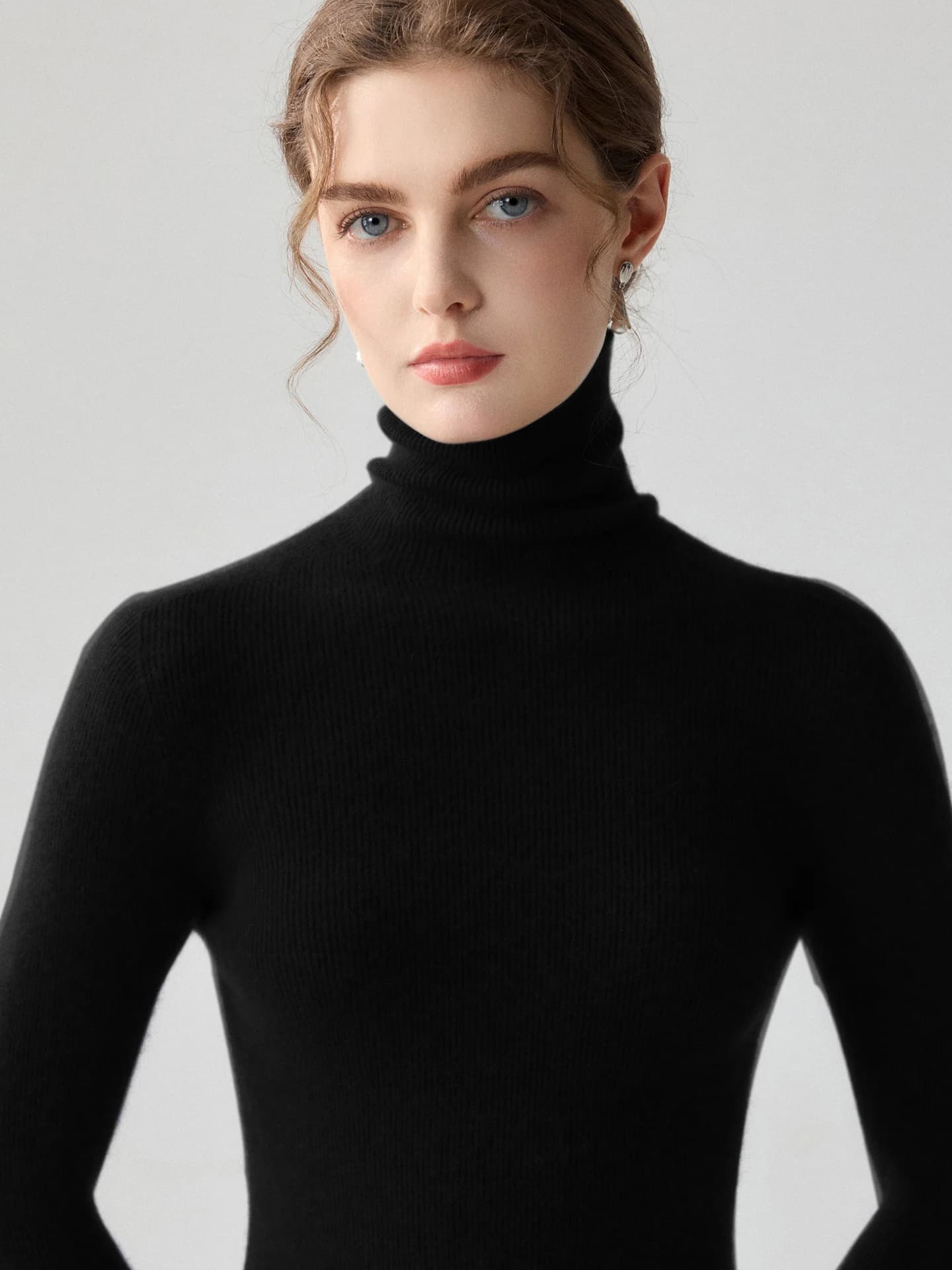 Seamless Slim-Fit Turtleneck · FRONT