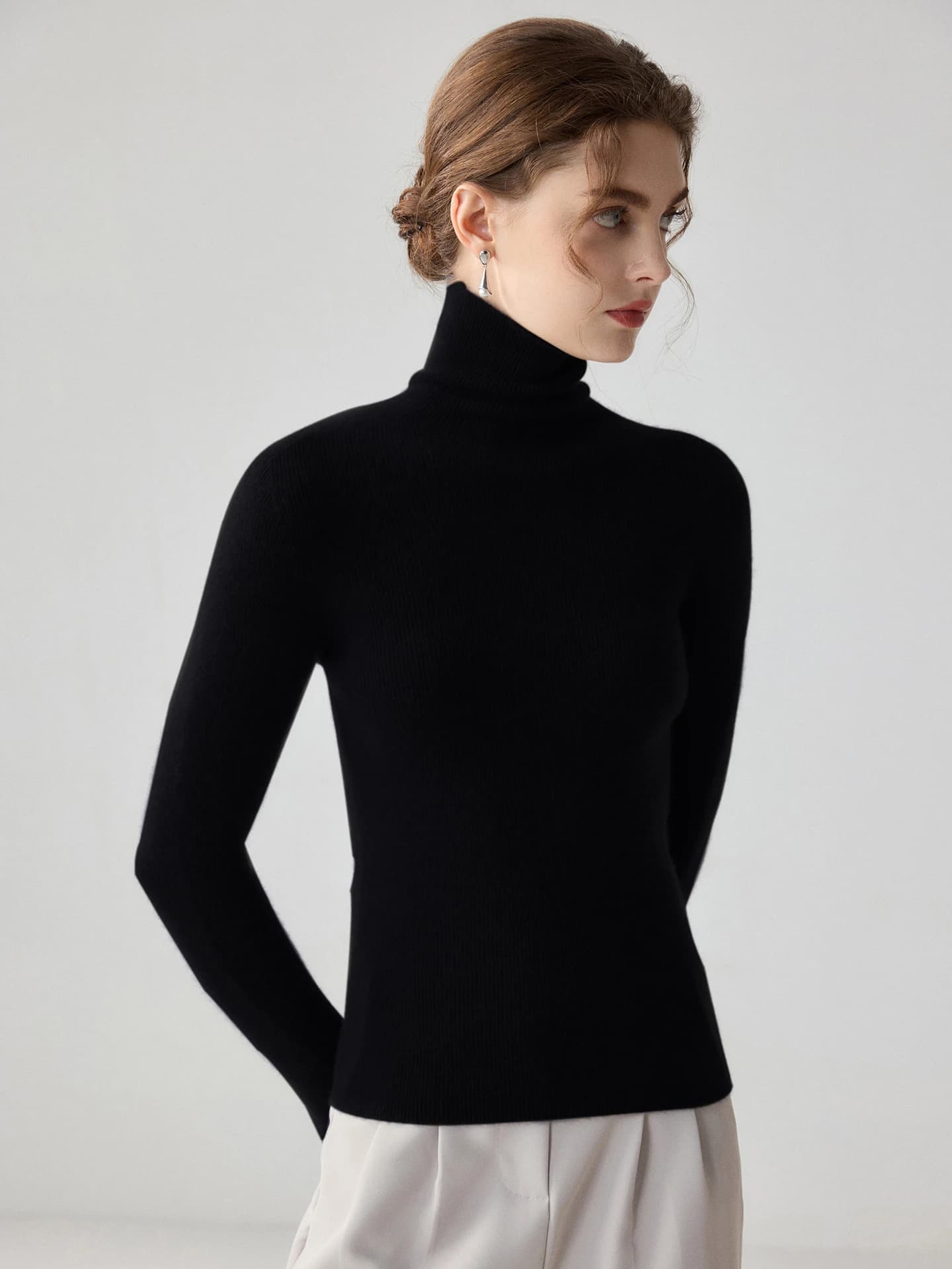 Seamless Slim-Fit Turtleneck · FRONT