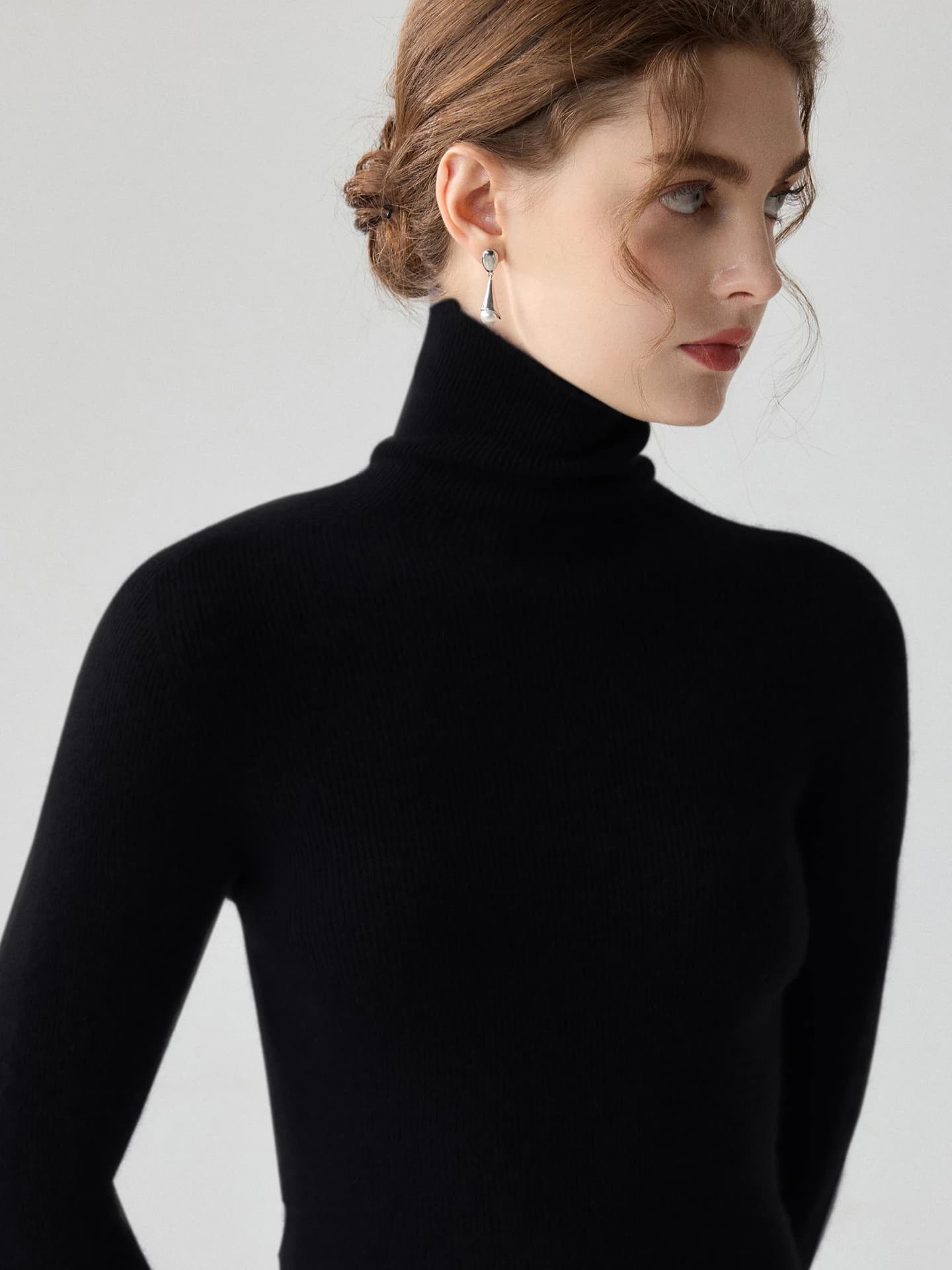 Seamless Slim-Fit Turtleneck · FRONT