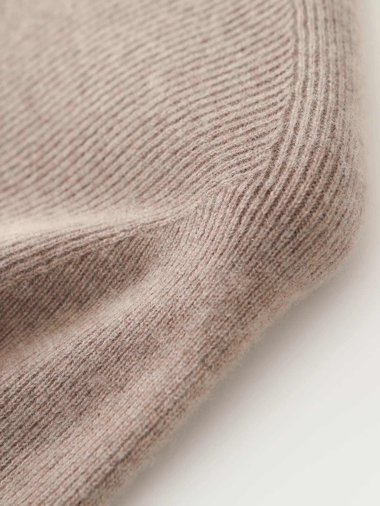 Seamless Slim-Fit Turtleneck · DETAIL