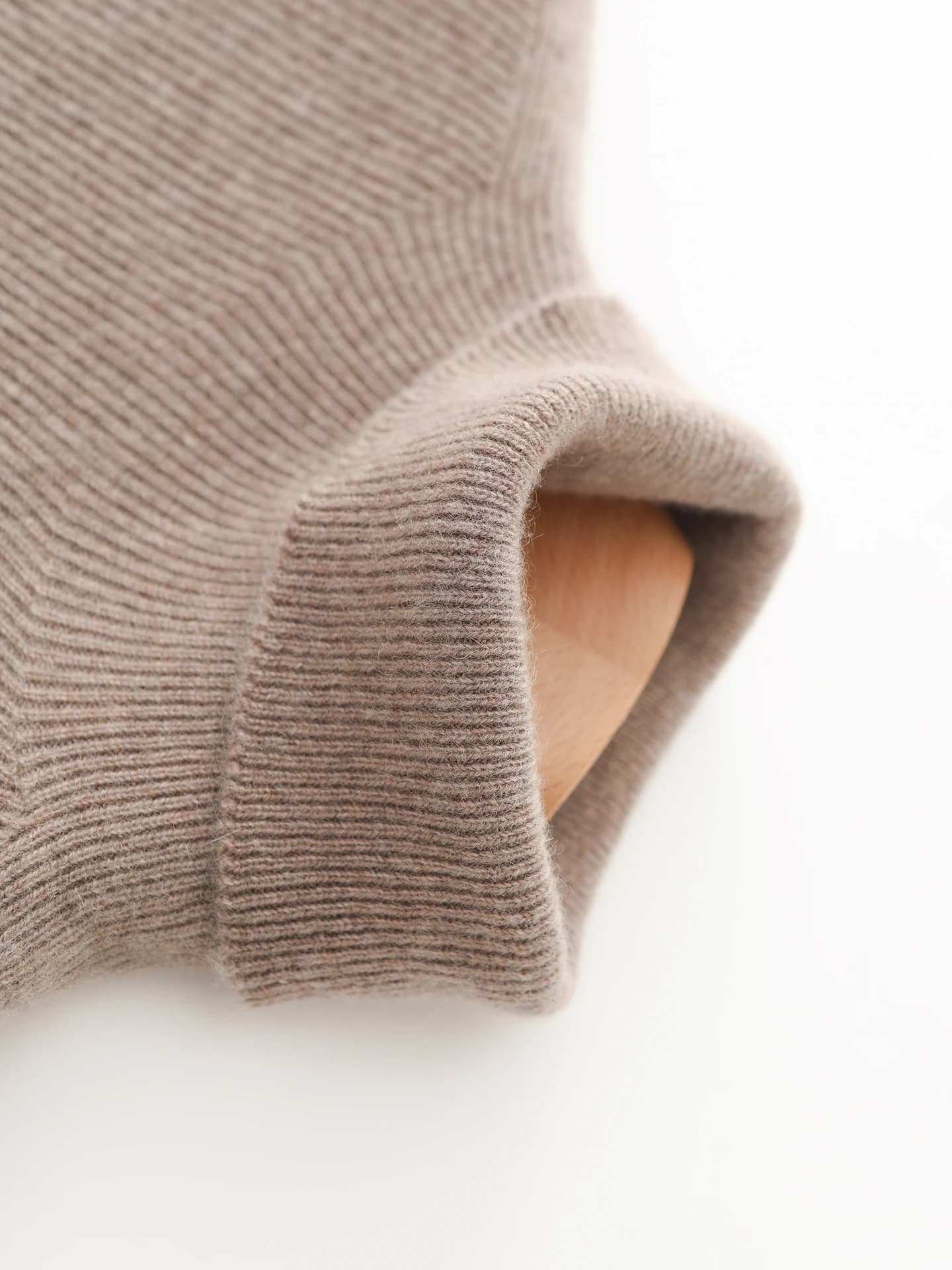 Seamless Slim-Fit Turtleneck · DETAIL