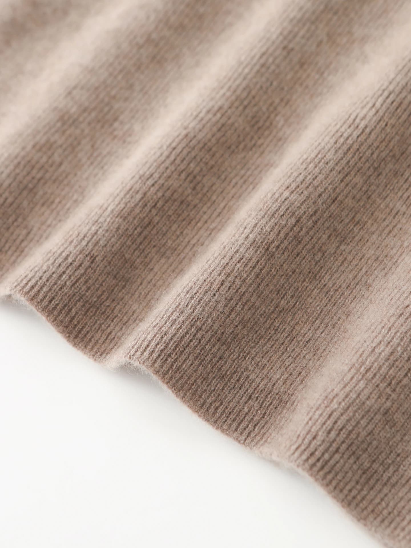 Seamless Slim-Fit Turtleneck · DETAIL