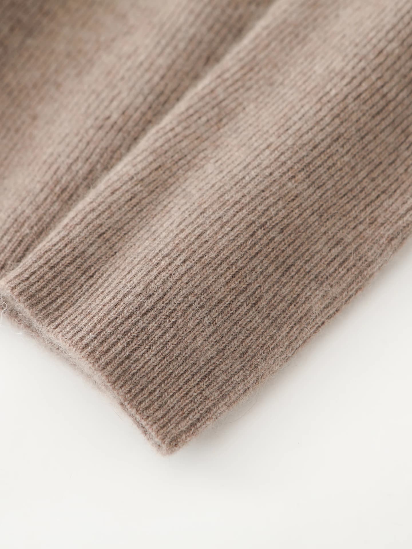 Seamless Slim-Fit Turtleneck · DETAIL