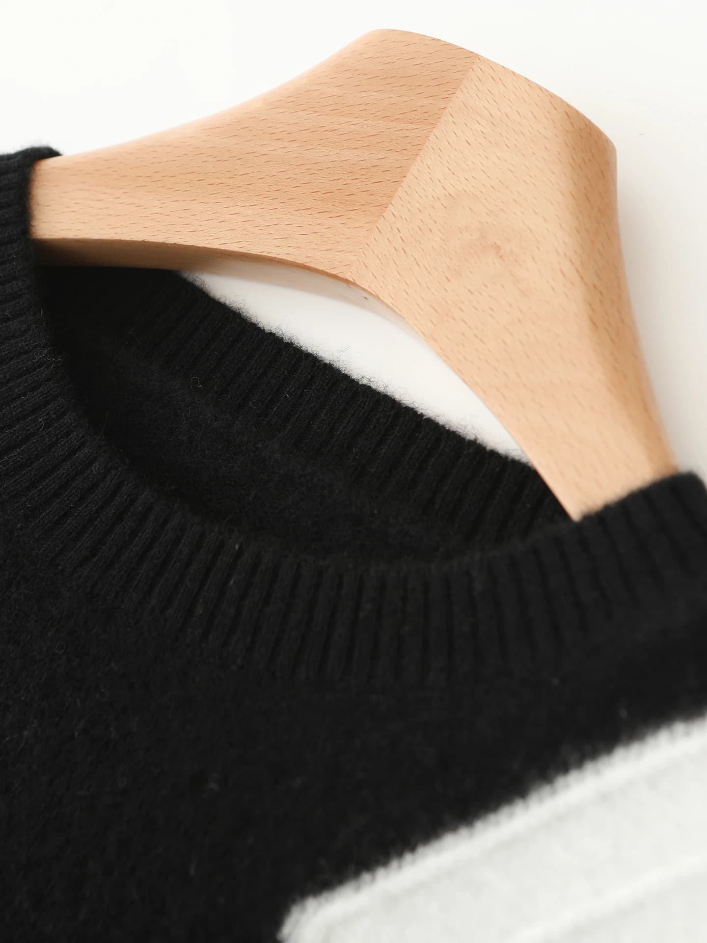 12-Gauge Crew-Neck Color-Block · DETAIL