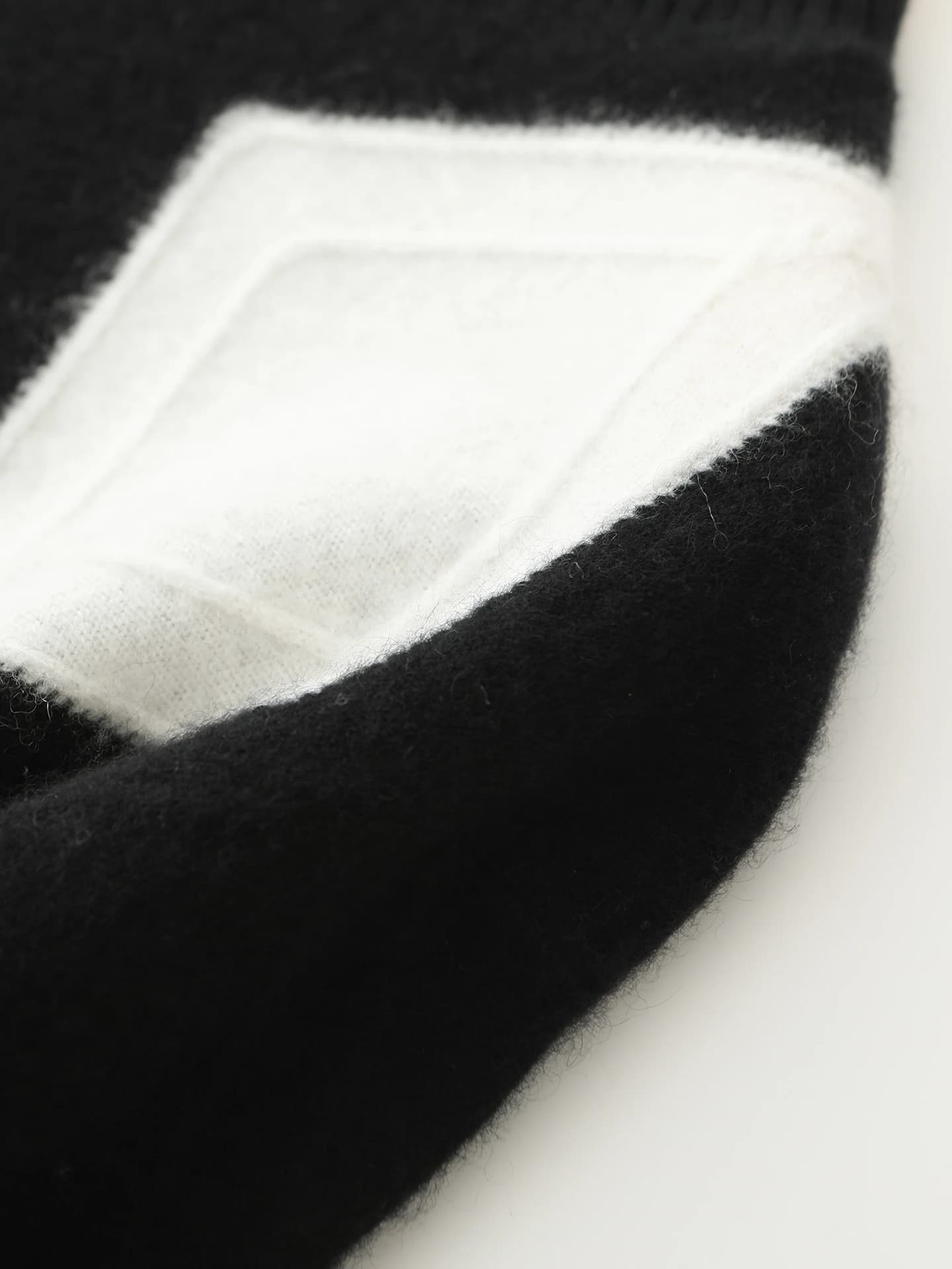 12-Gauge Crew-Neck Color-Block · DETAIL