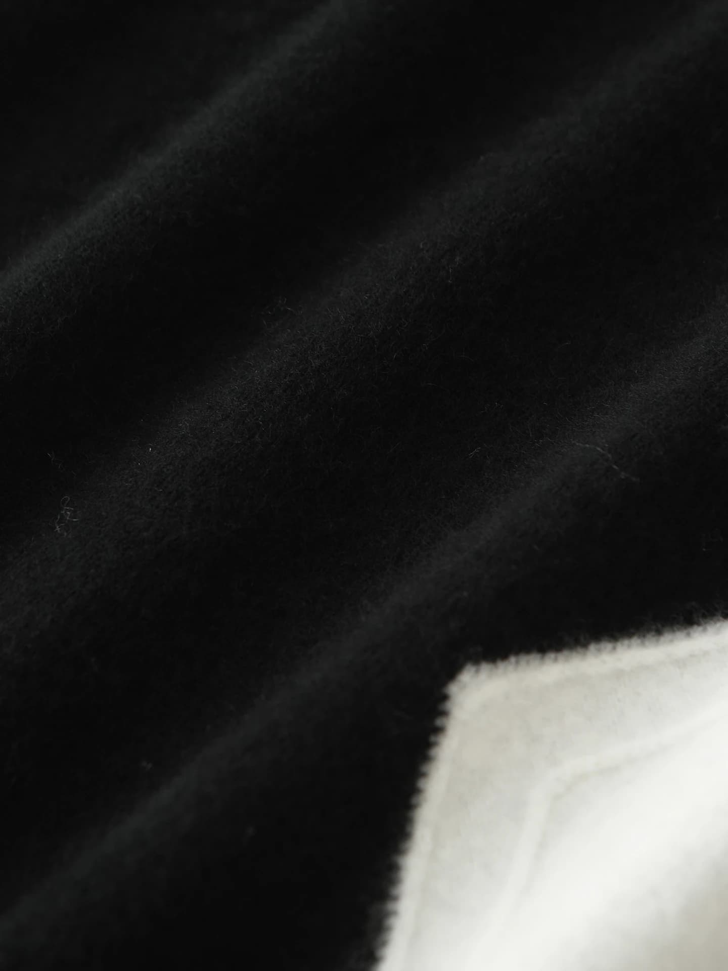 12-Gauge Crew-Neck Color-Block · DETAIL