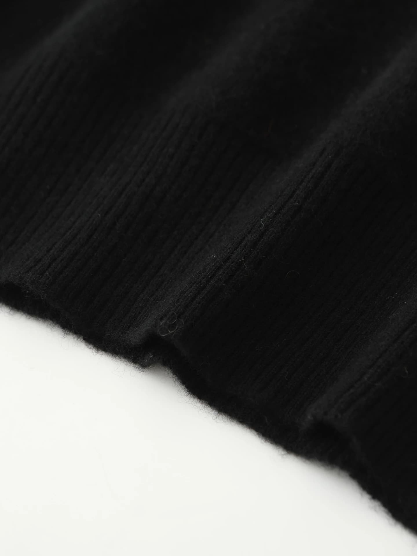 12-Gauge Crew-Neck Color-Block · DETAIL