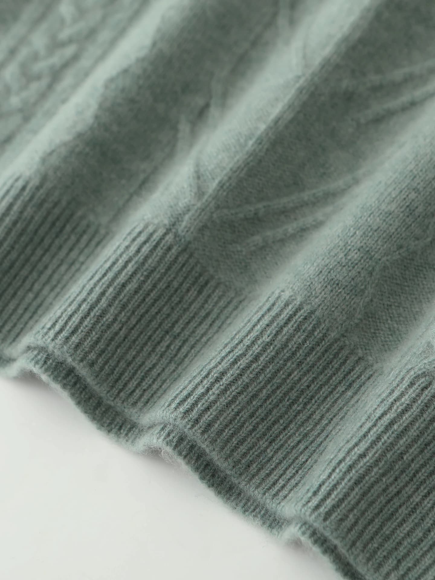 7-Gauge Heavyweight Crew-Neck Cable-Knit · DETAIL