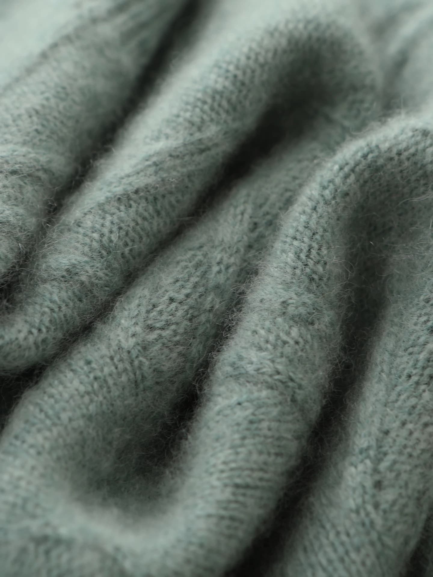 7-Gauge Heavyweight Crew-Neck Cable-Knit · DETAIL