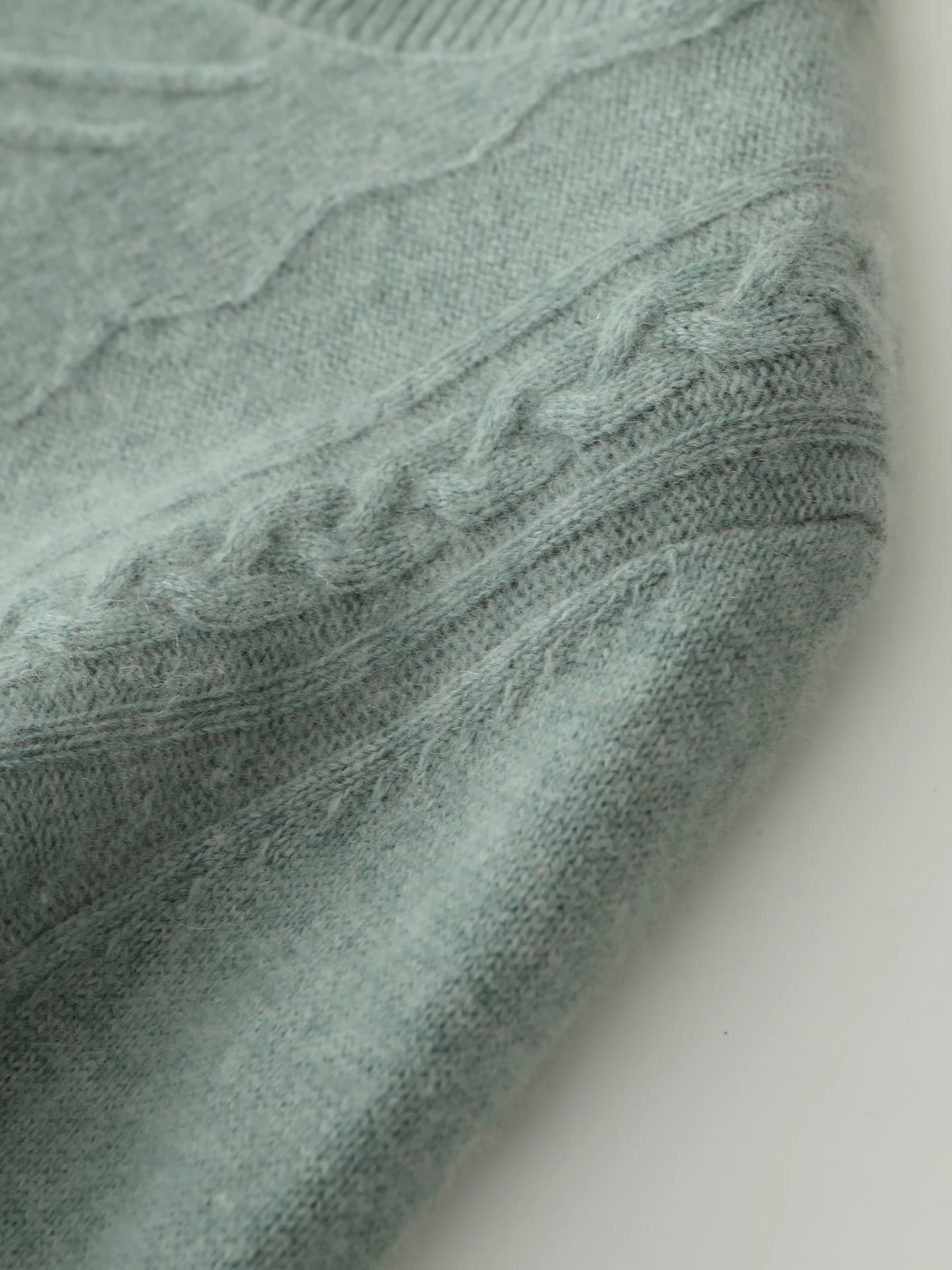 7-Gauge Heavyweight Crew-Neck Cable-Knit · DETAIL