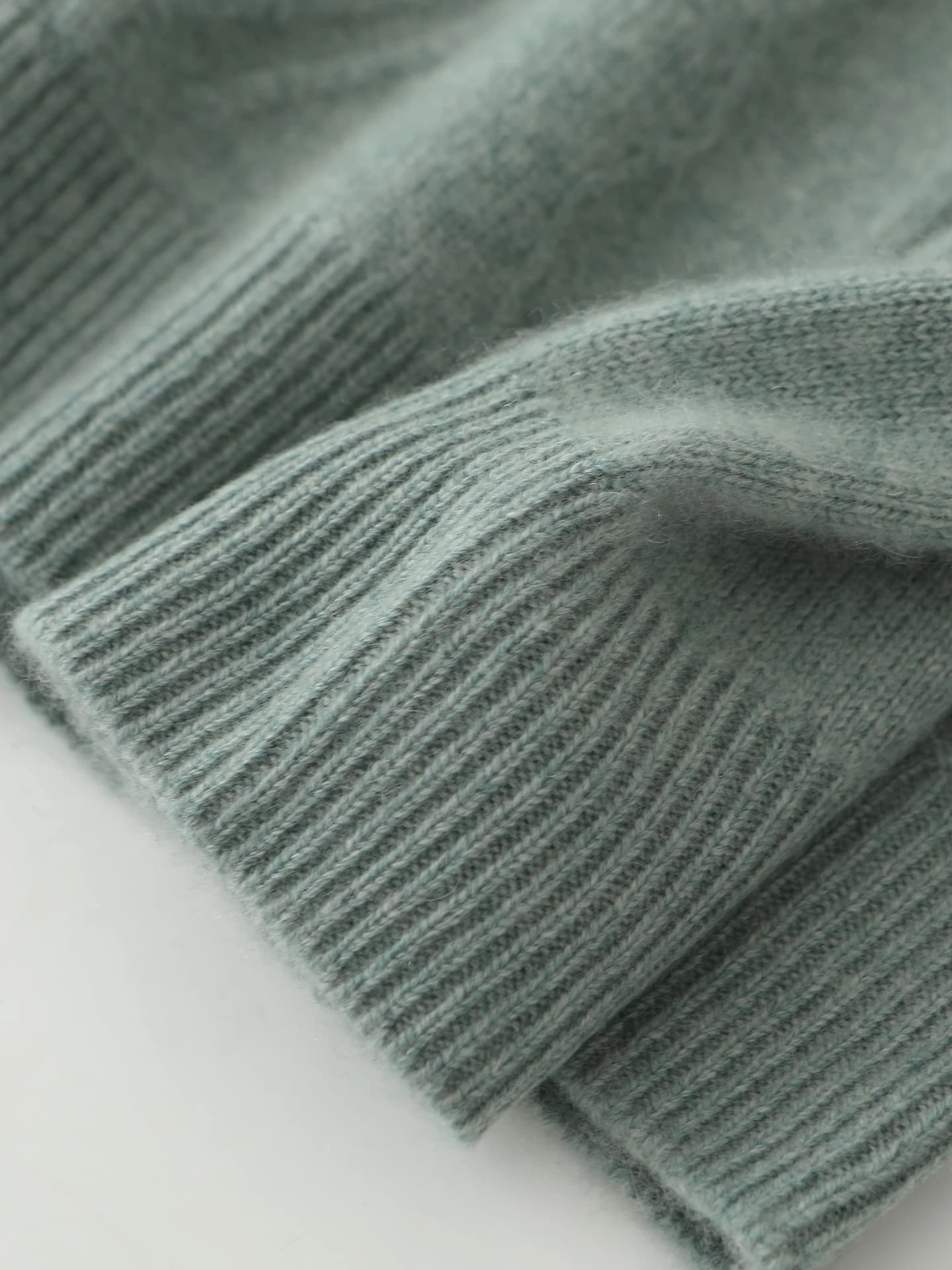 7-Gauge Heavyweight Crew-Neck Cable-Knit · DETAIL
