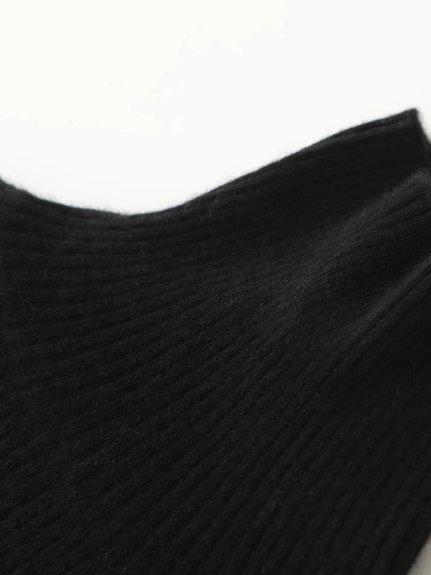 12-Gauge Turtleneck Striped · DETAIL