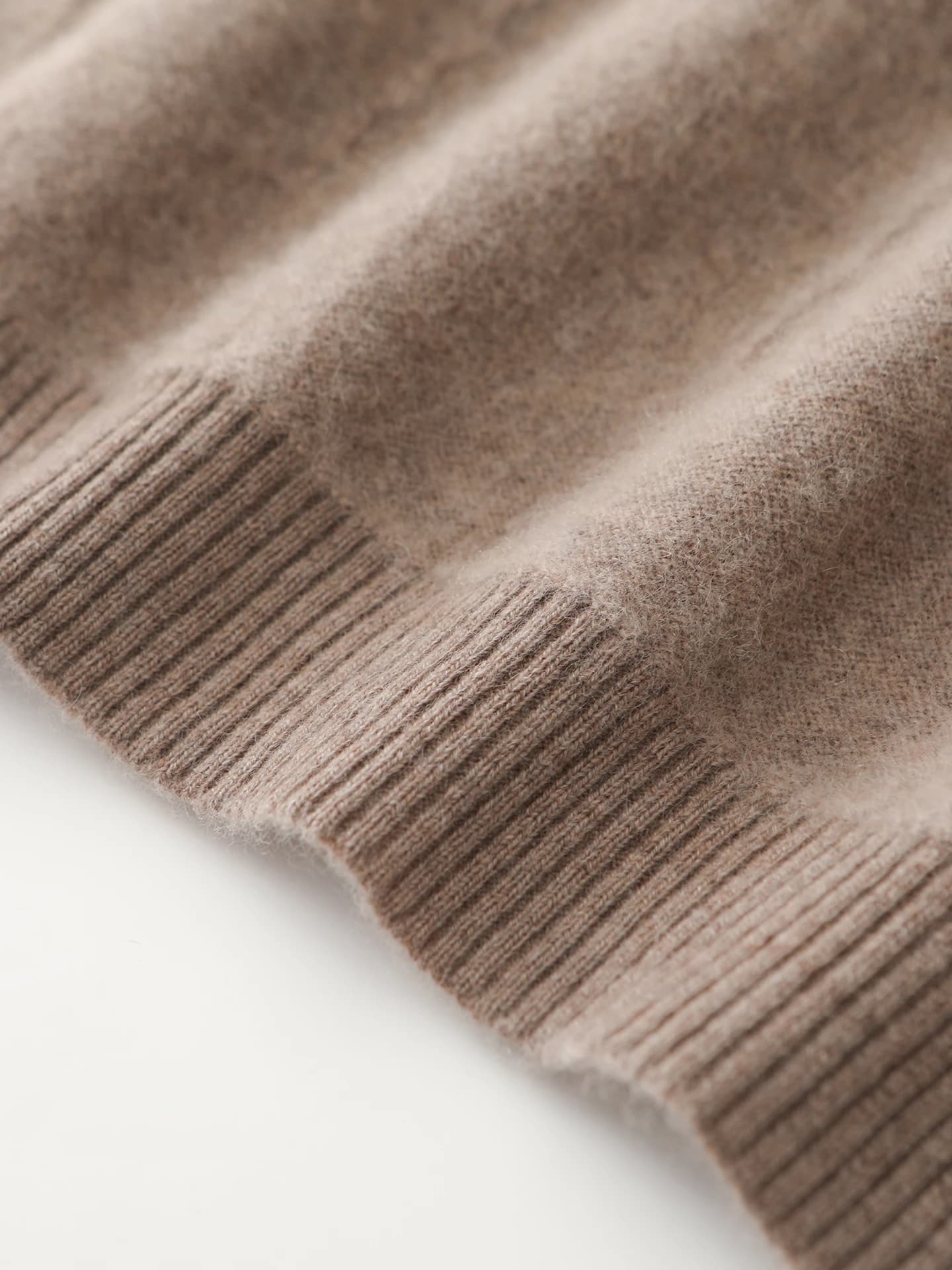 12-Gauge Slouch-Neck Reverse-Stitch · DETAIL
