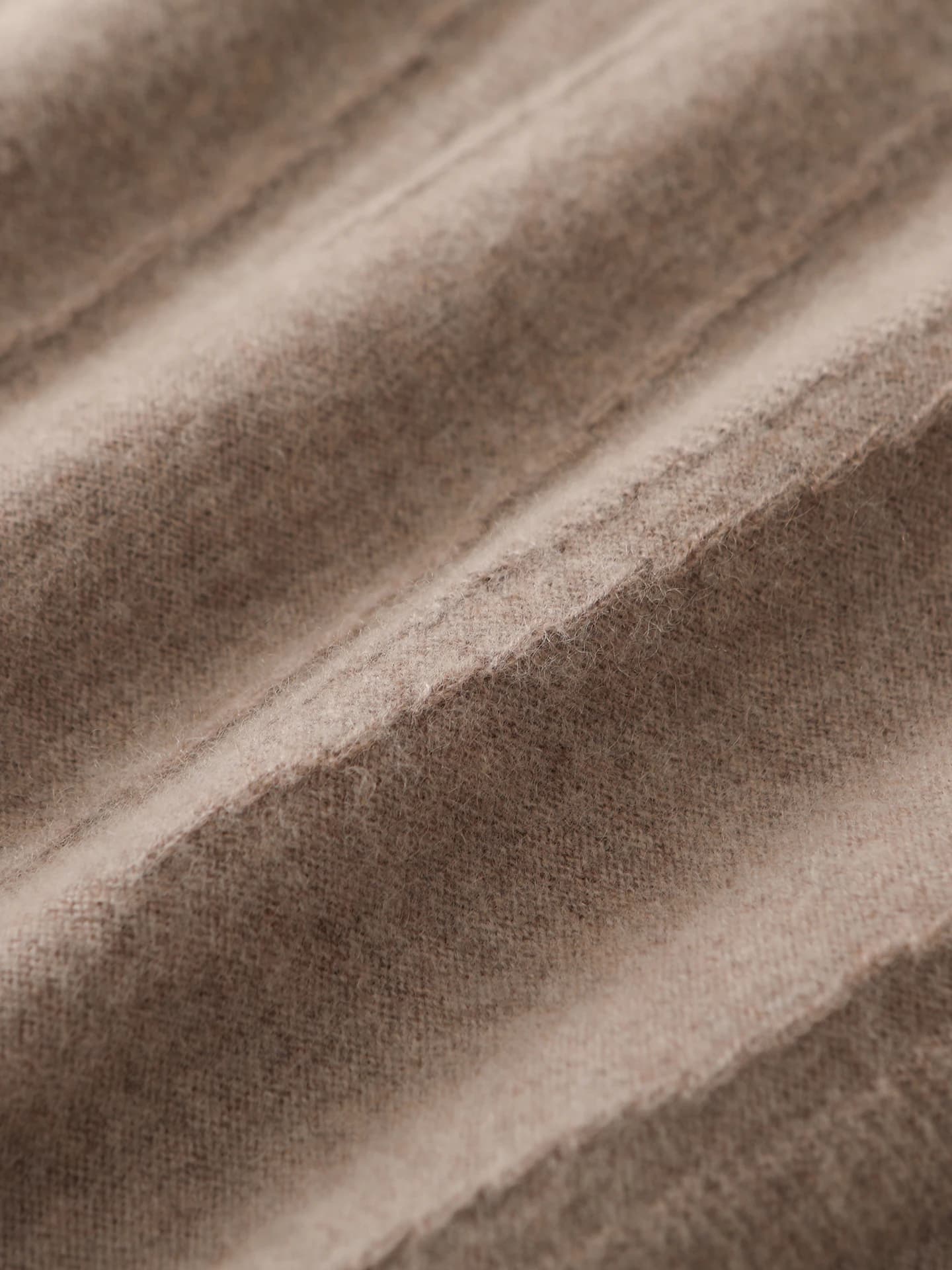 12-Gauge Slouch-Neck Reverse-Stitch · DETAIL