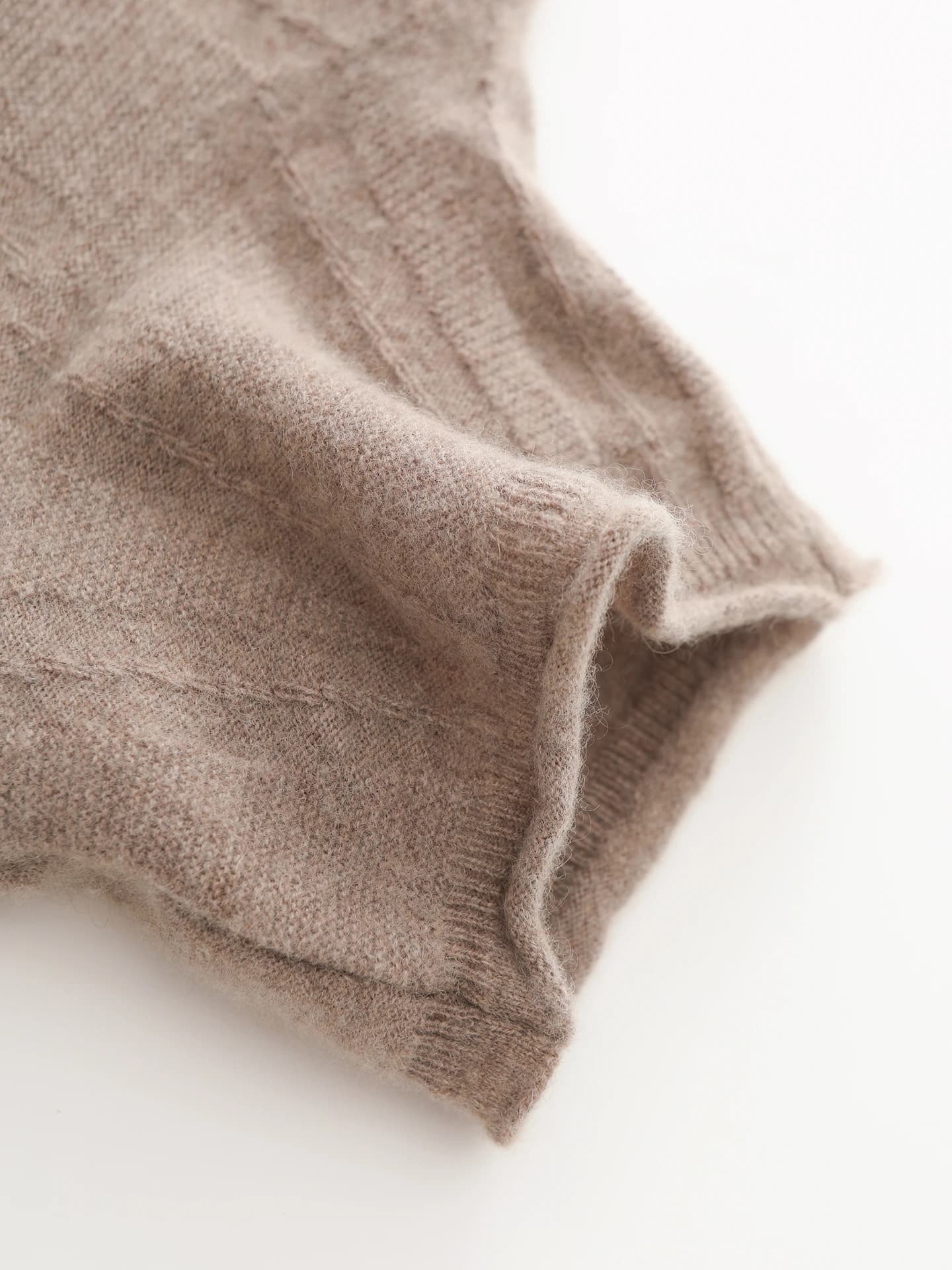 12-Gauge Slouch-Neck Reverse-Stitch · DETAIL