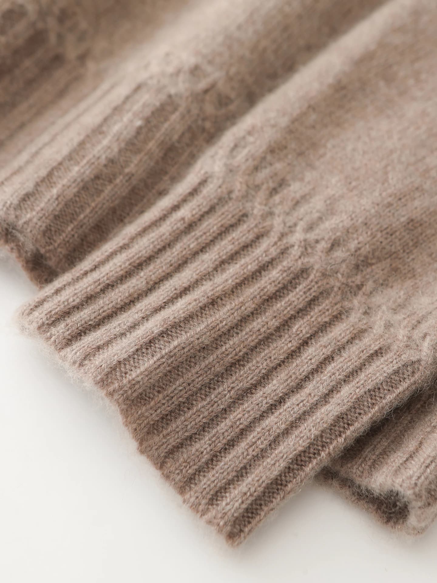 7-Gauge Heavyweight Mock-Neck · DETAIL