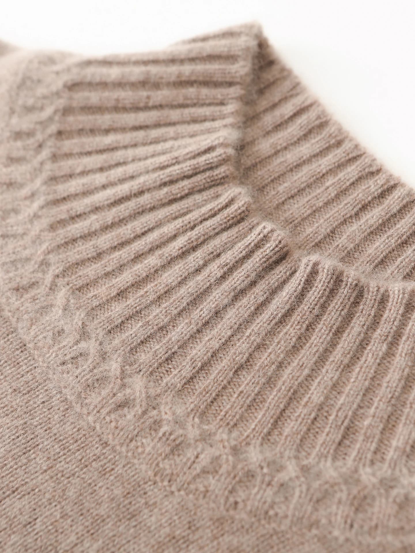 7-Gauge Heavyweight Mock-Neck · DETAIL