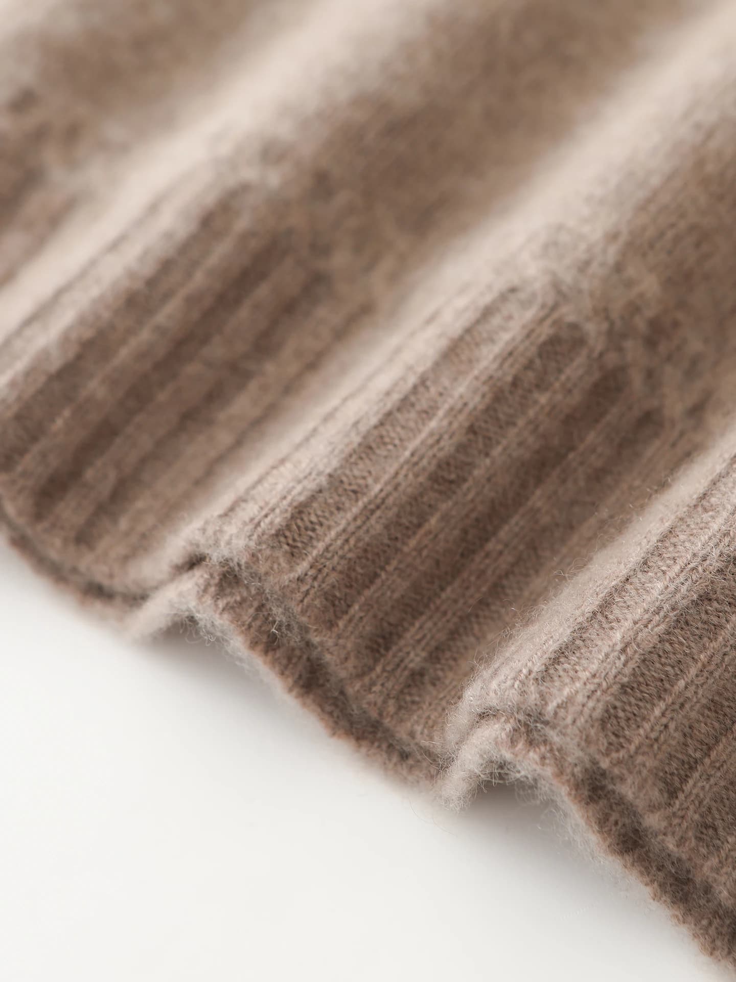 7-Gauge Heavyweight Mock-Neck · DETAIL