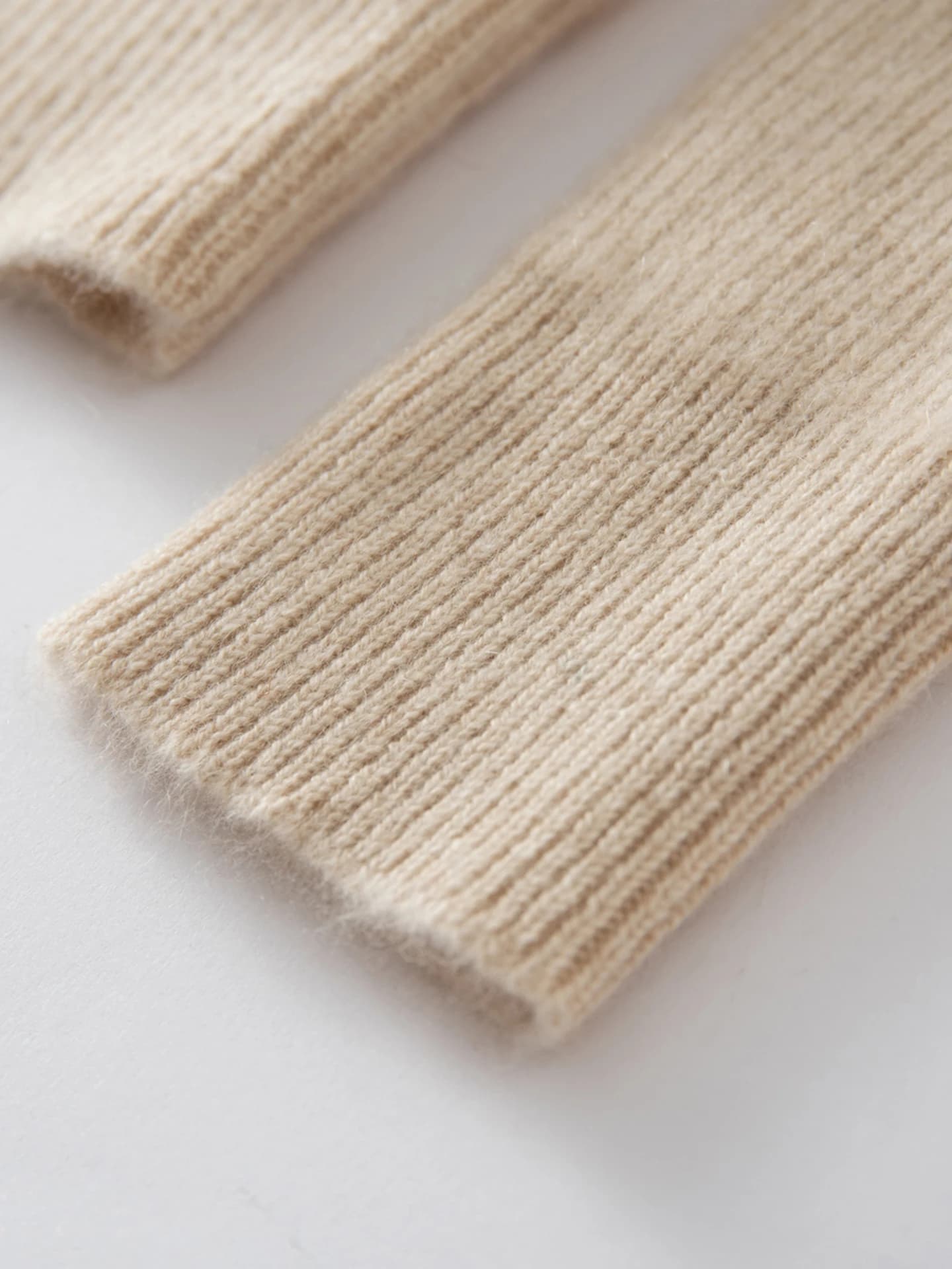 7-Gauge Crew-Neck Ribbed · DETAIL