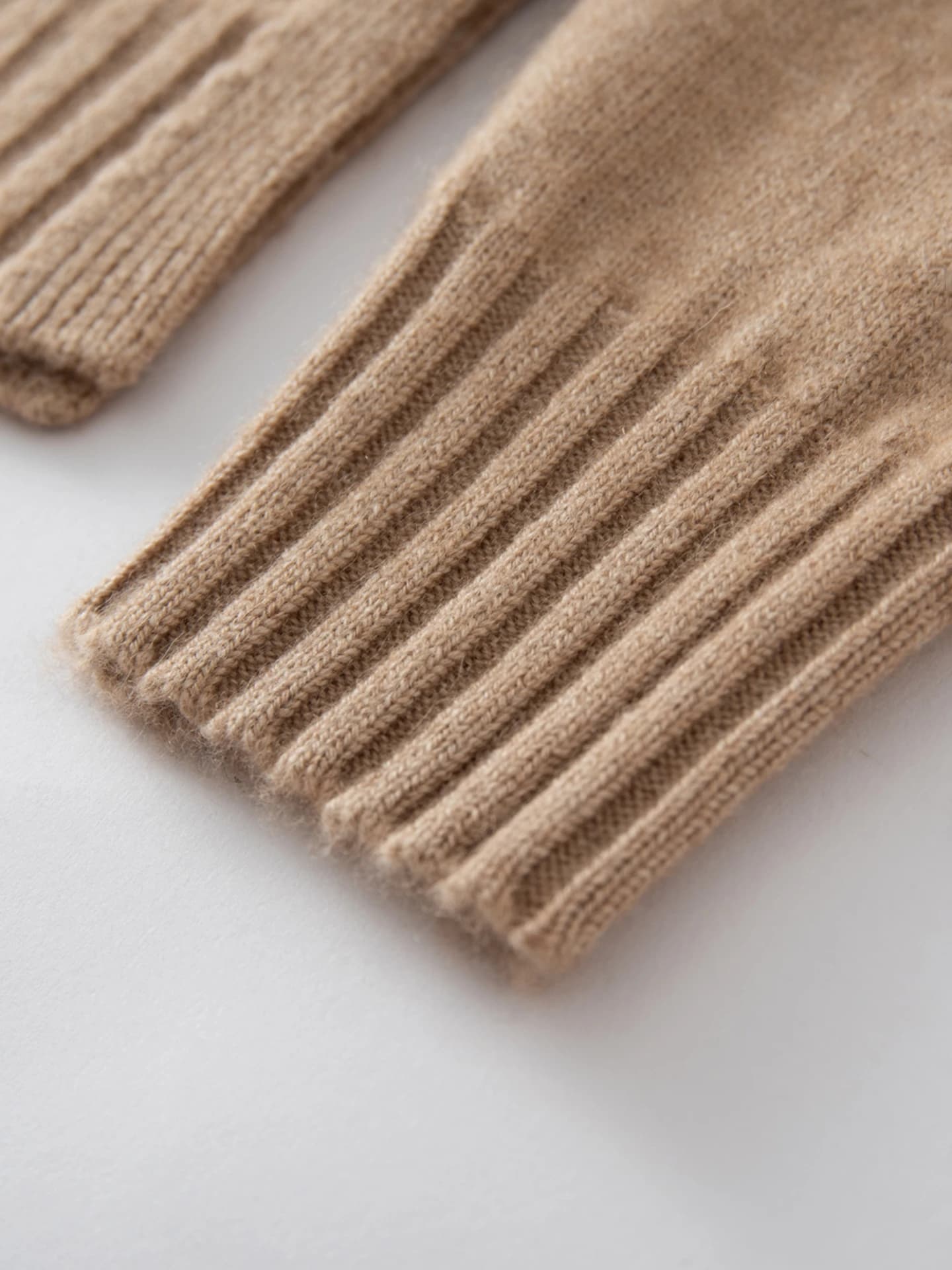 7-Gauge Relaxed-Fit Mock-Neck High-Low · DETAIL