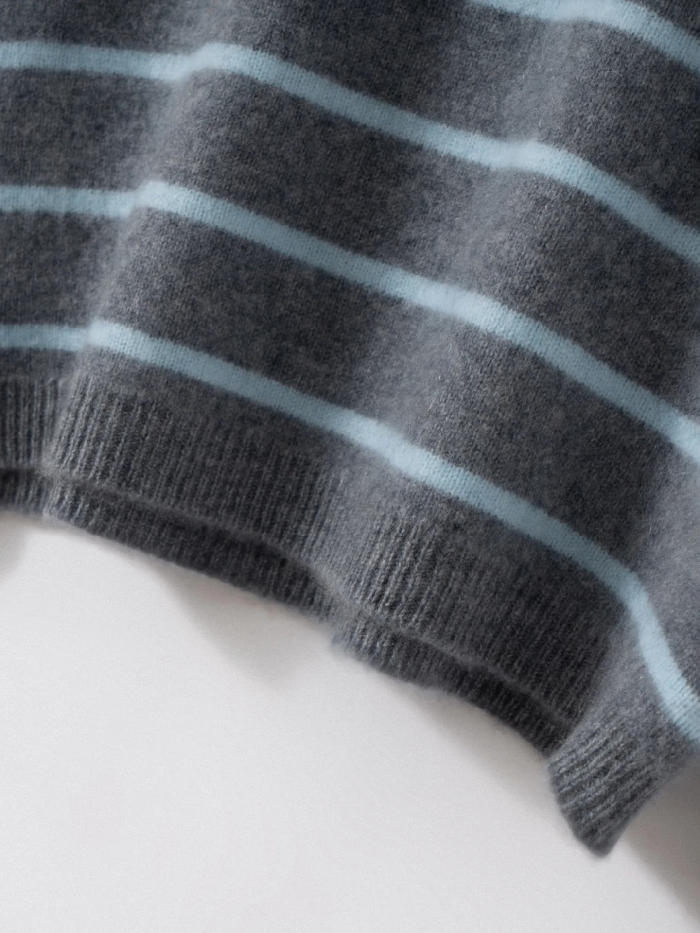 7-Gauge Crew-Neck Striped · DETAIL