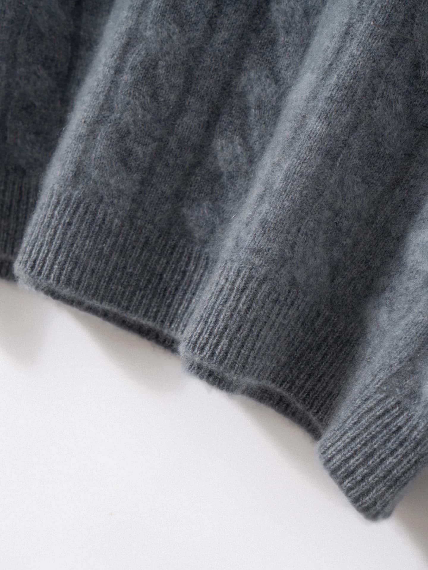 7-Gauge Crew-Neck Cable-Knit Contrast-Trim · DETAIL