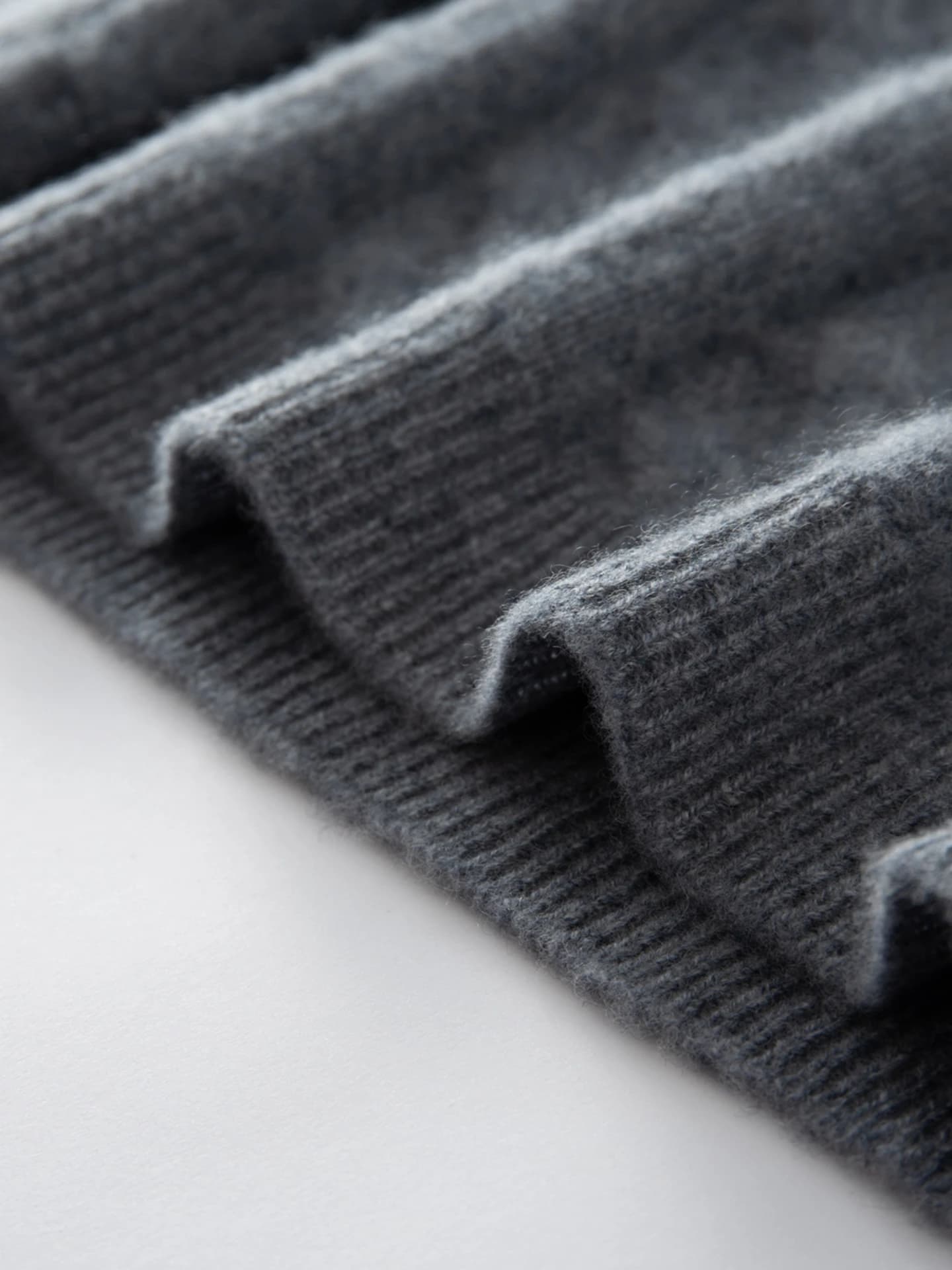 7-Gauge Crew-Neck Cable-Knit Contrast-Trim · DETAIL