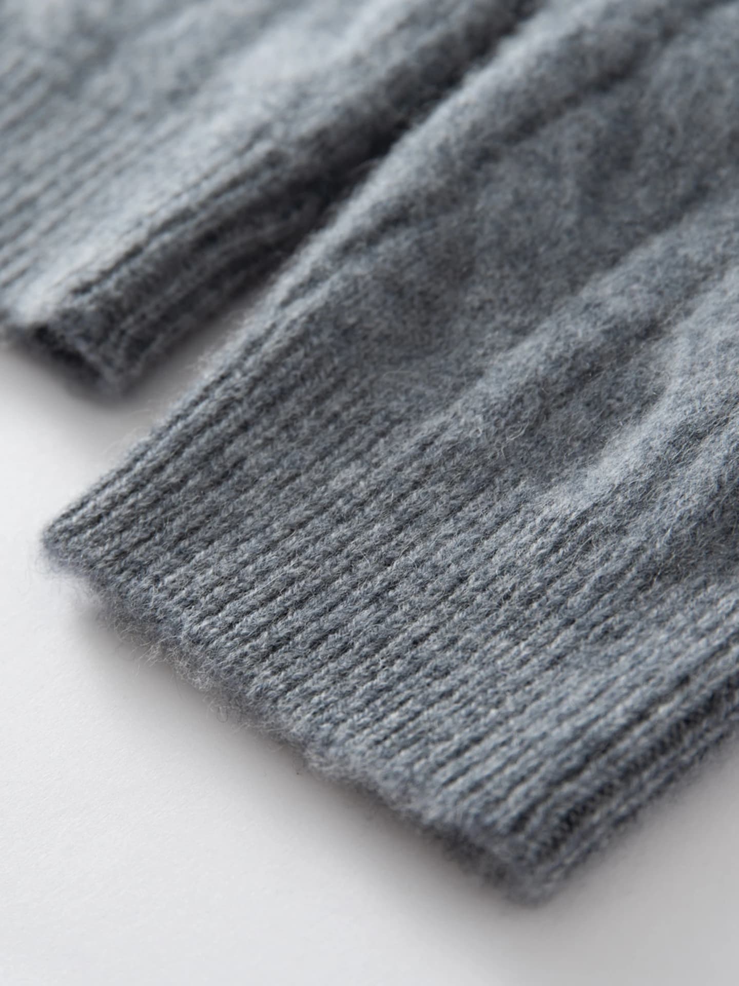 7-Gauge Crew-Neck Cable-Knit Contrast-Trim · DETAIL
