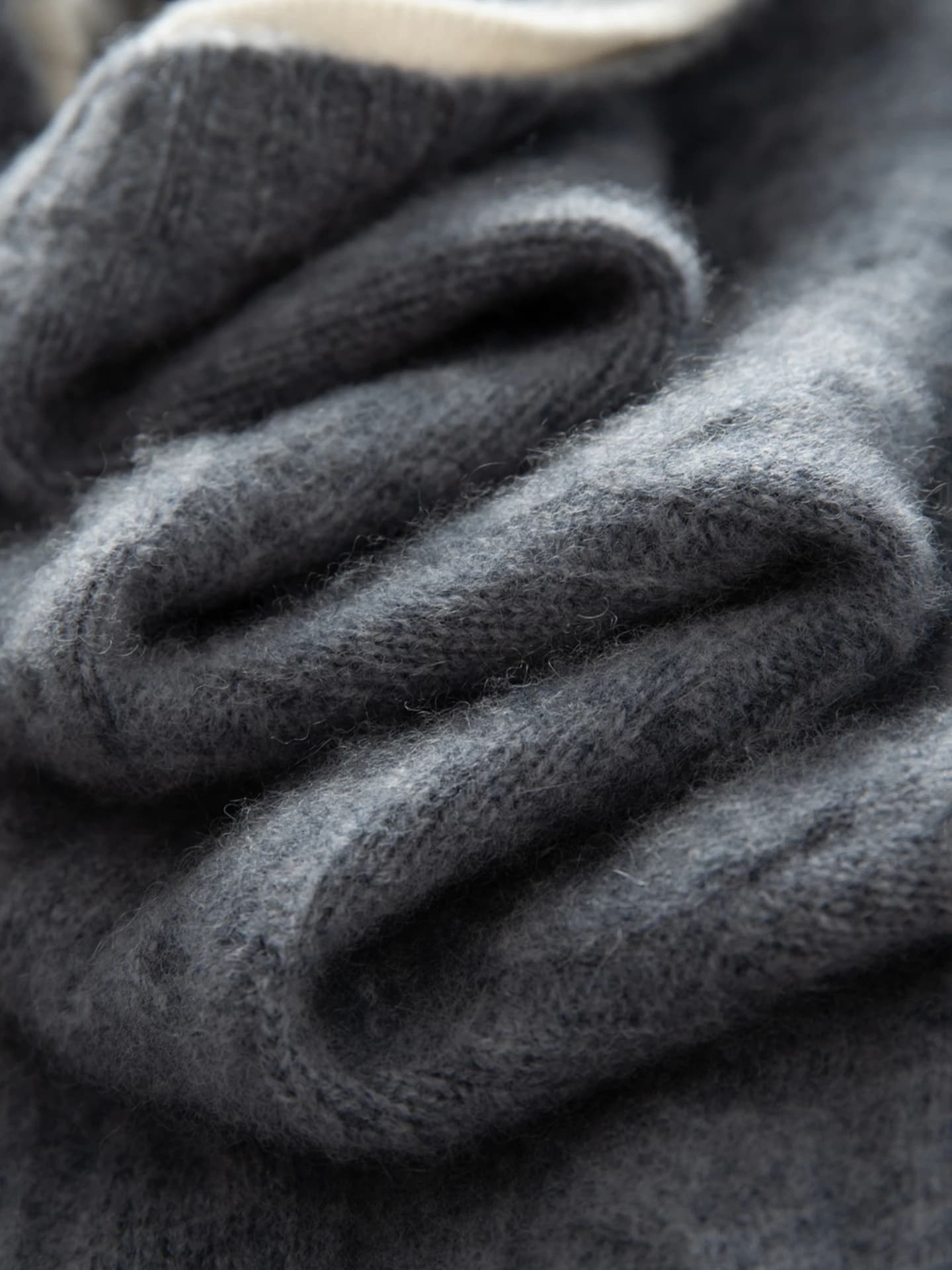 7-Gauge Crew-Neck Cable-Knit Contrast-Trim · DETAIL