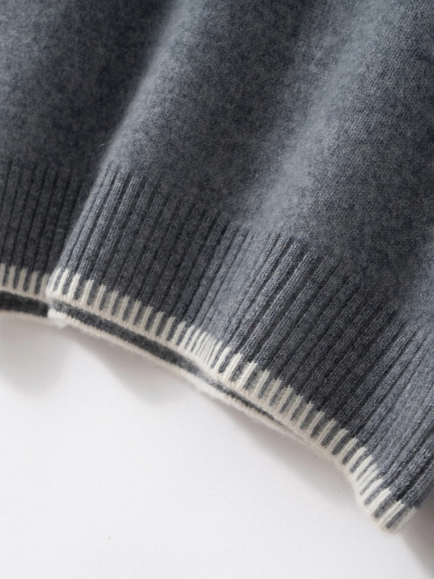 7-Gauge Crew-Neck Color-Block Neck-Cuff · DETAIL