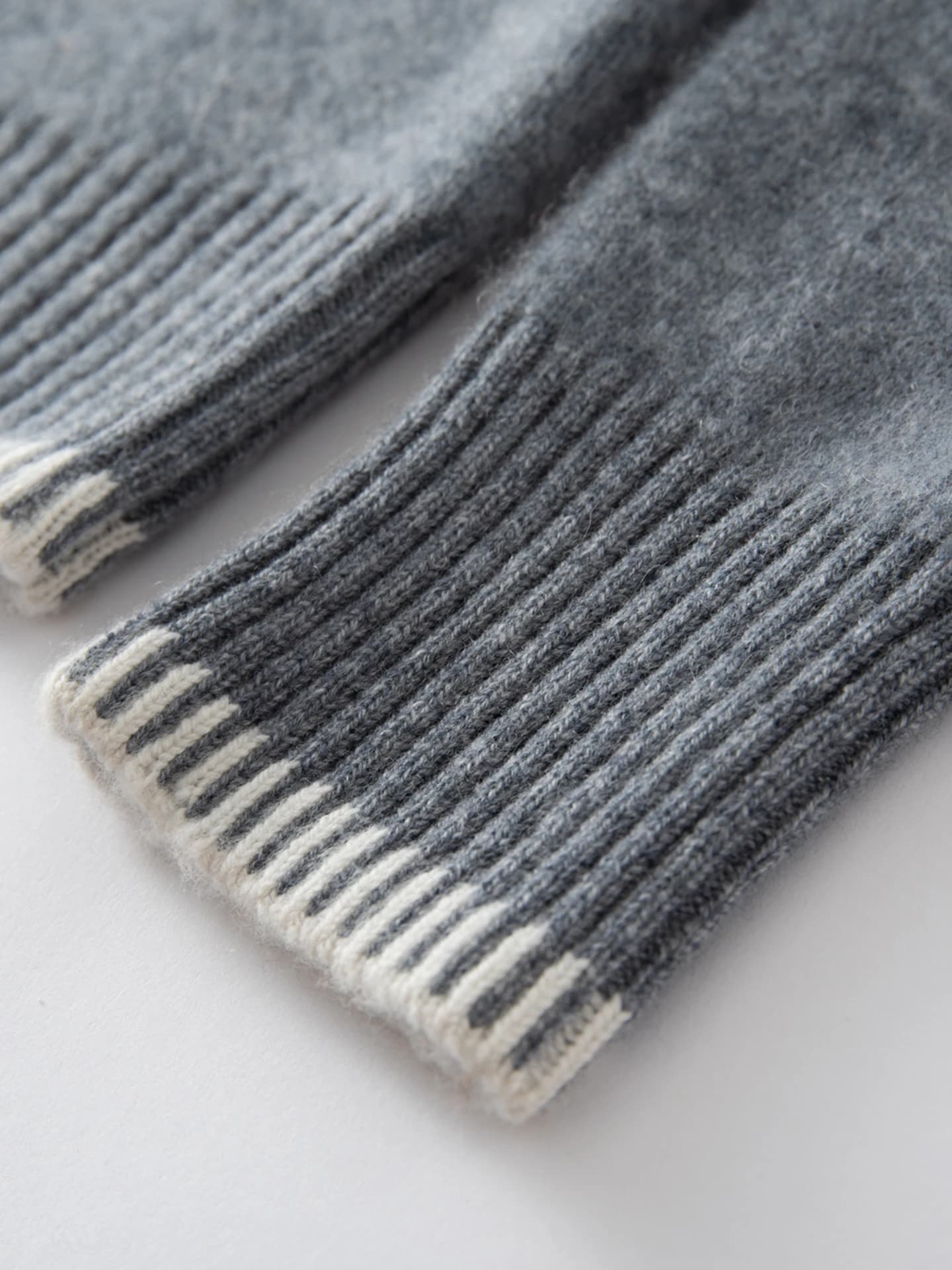 7-Gauge Crew-Neck Color-Block Neck-Cuff · DETAIL