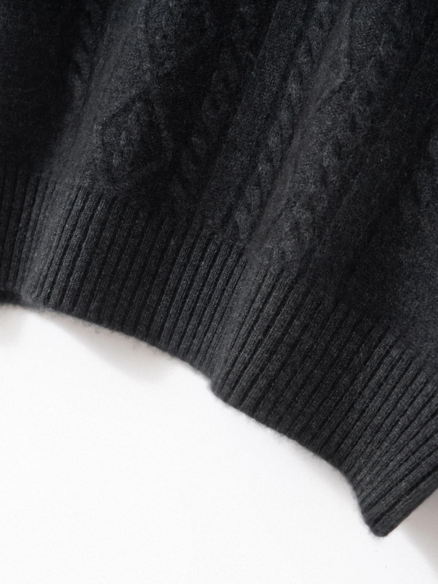 7-Gauge Mock-Neck Stand-Collar Zip · DETAIL