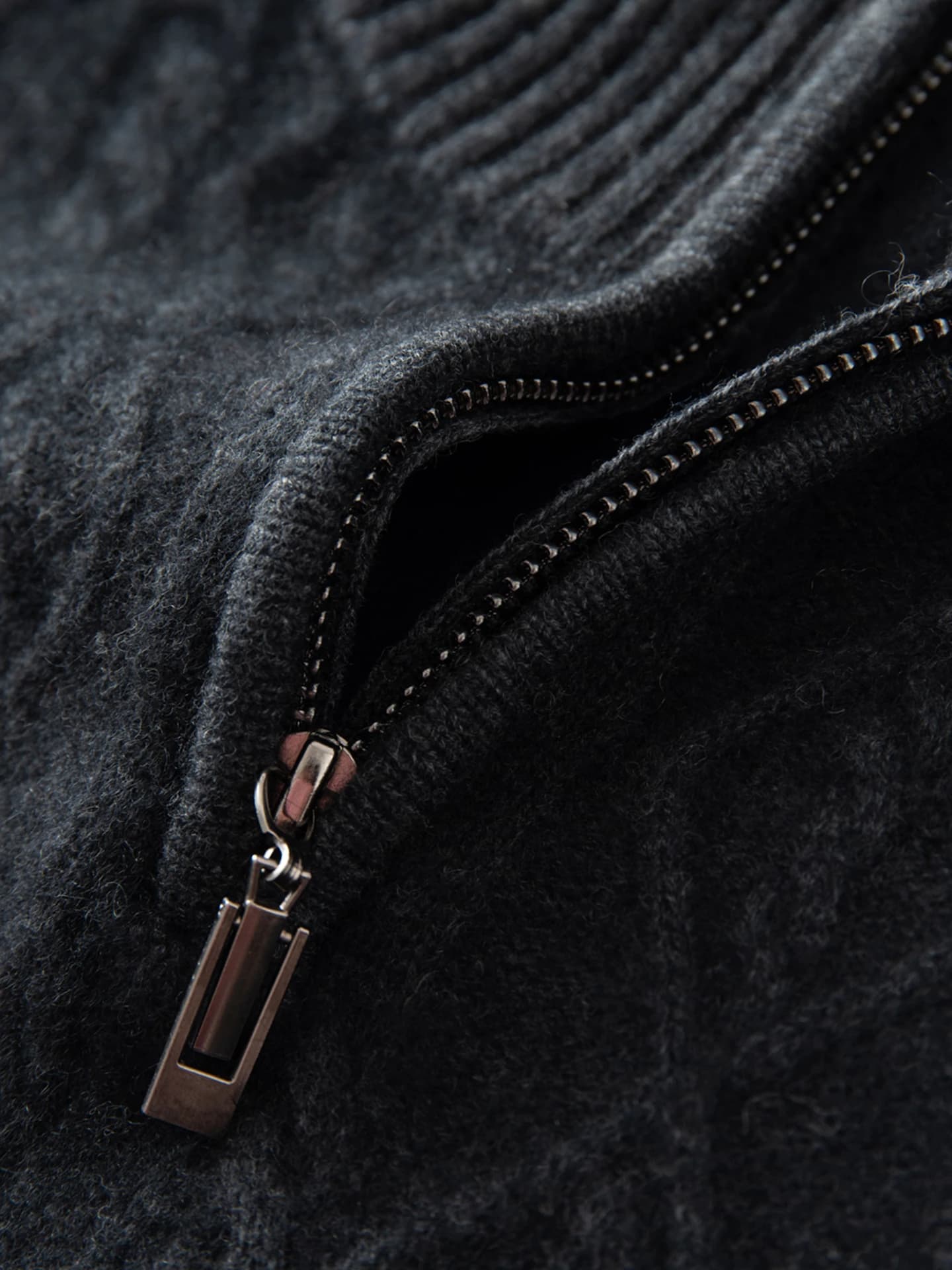7-Gauge Mock-Neck Stand-Collar Zip · DETAIL