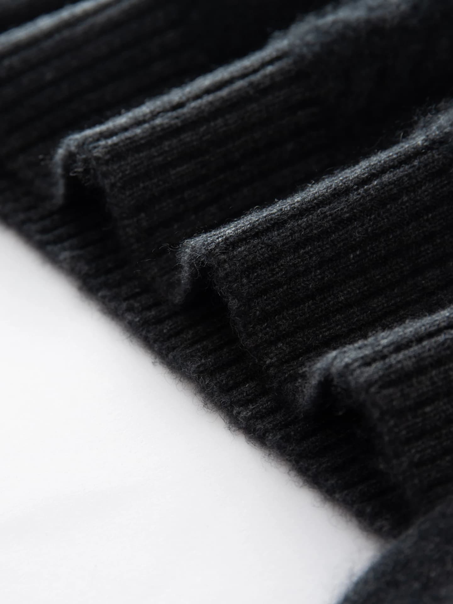 7-Gauge Mock-Neck Stand-Collar Zip · DETAIL