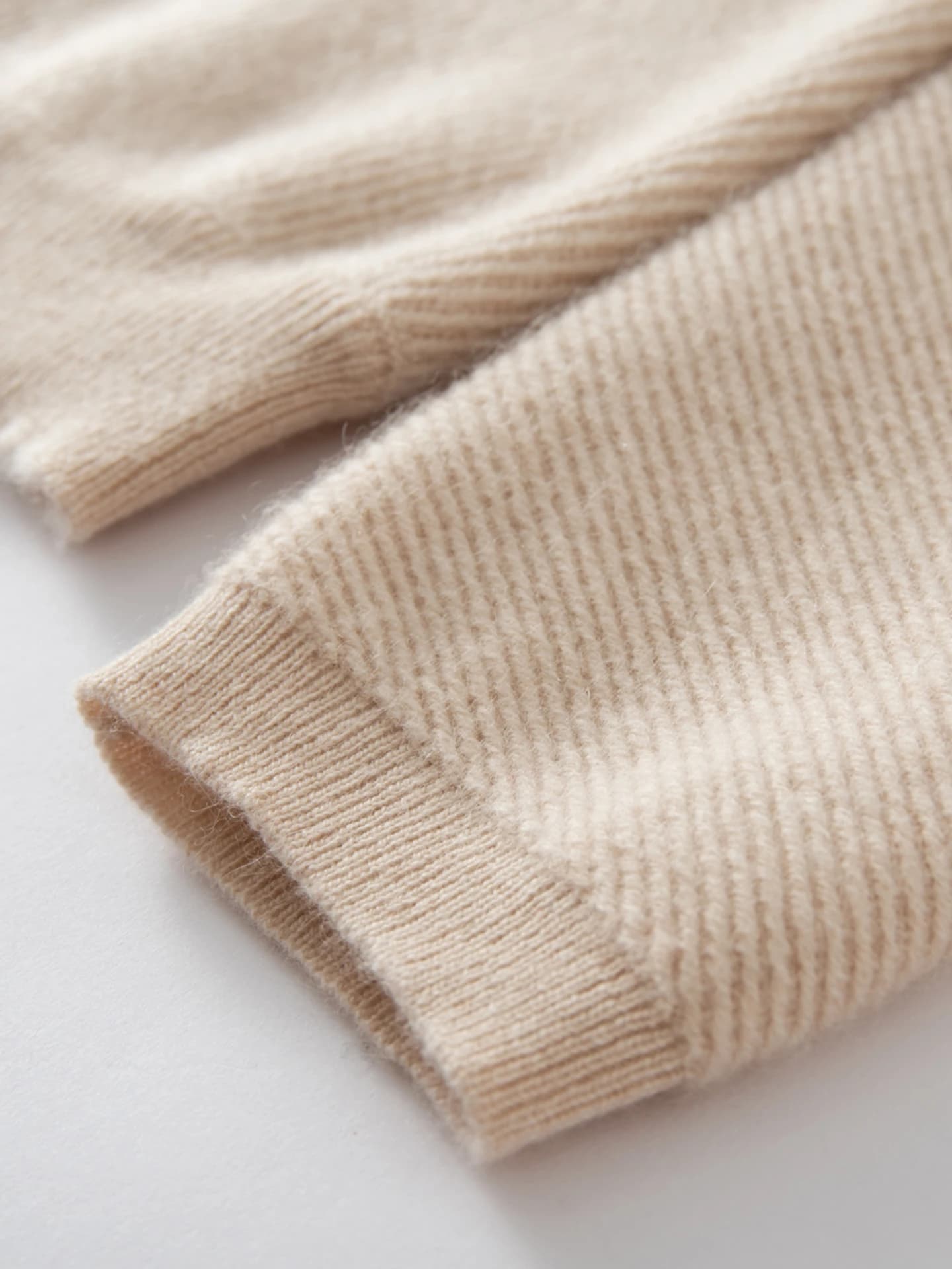 12-Gauge V-Neck Twill Heavy-Craft · DETAIL