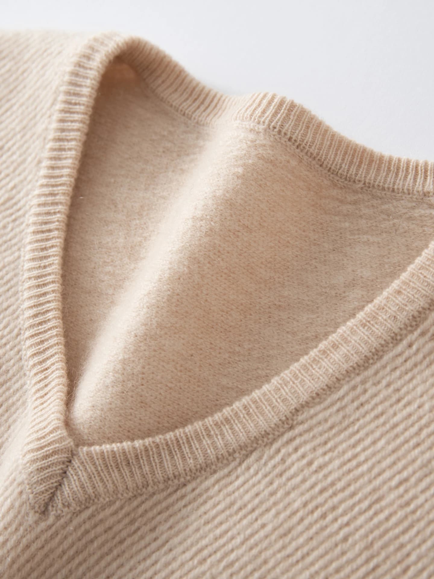 12-Gauge V-Neck Twill Heavy-Craft · DETAIL