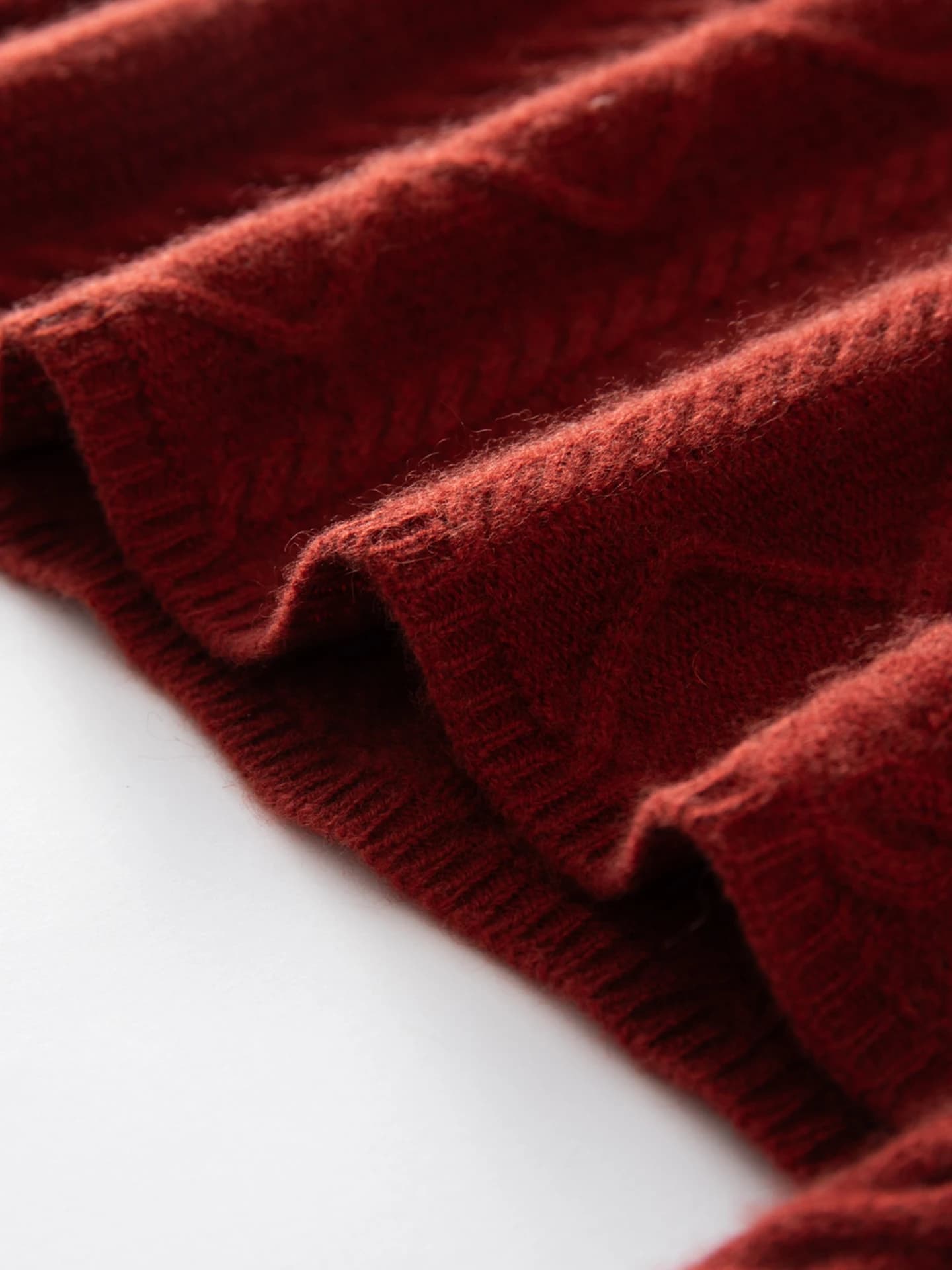 7-Gauge Cropped Crew-Neck Cable-Knit · DETAIL