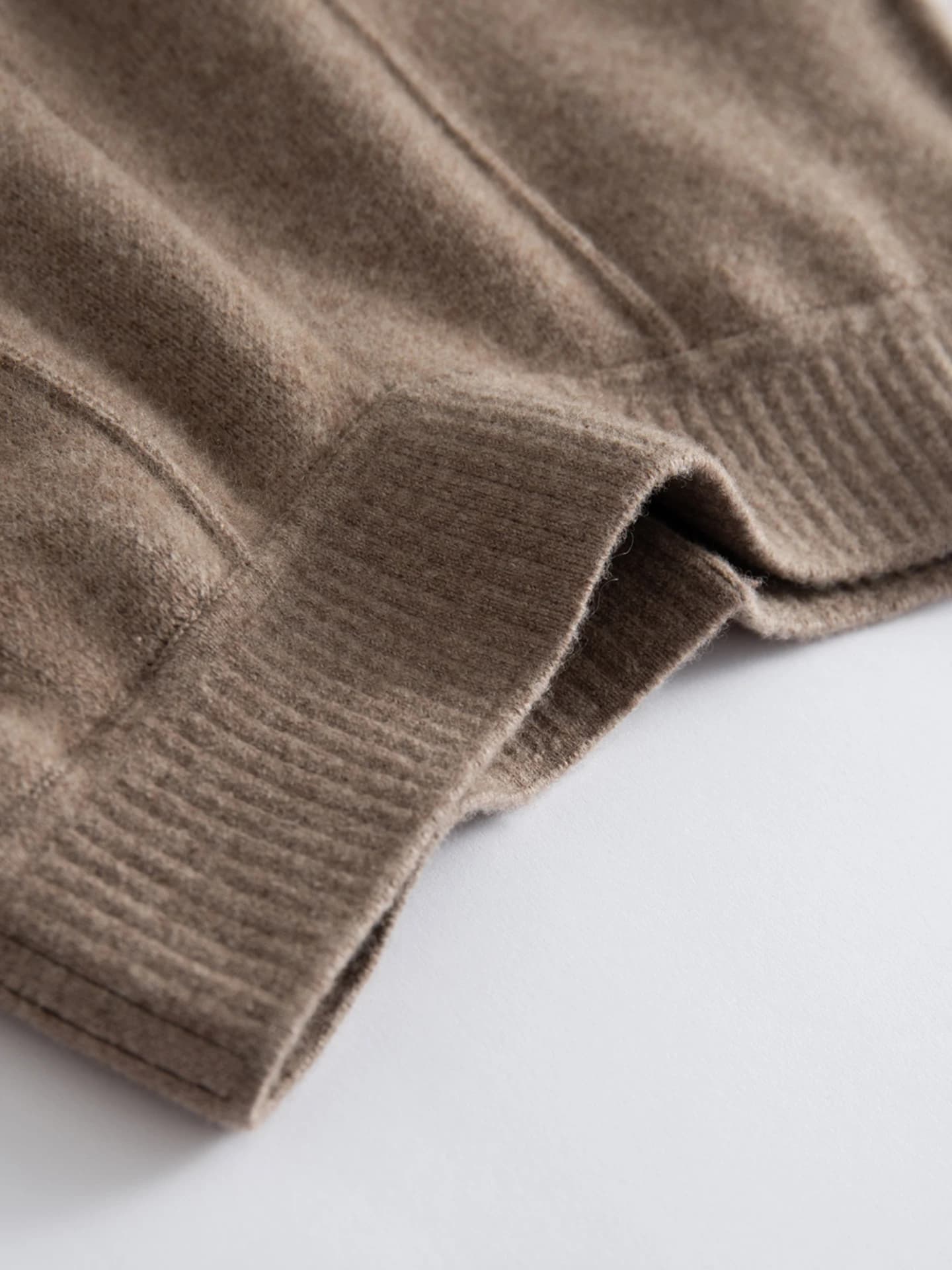 Center-Seam-Pants · DETAIL