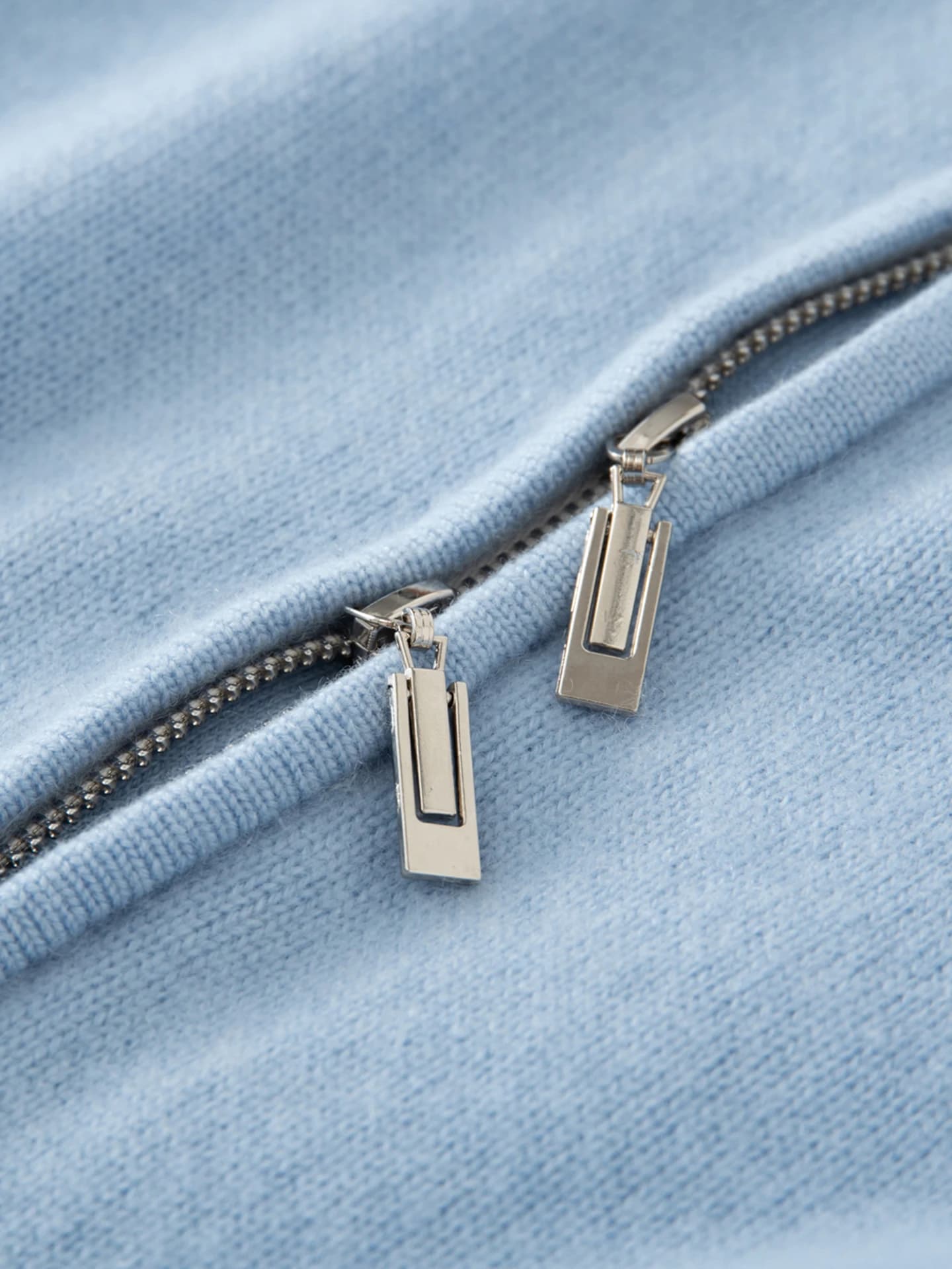 7-Gauge Cropped Zip Cardigan · DETAIL