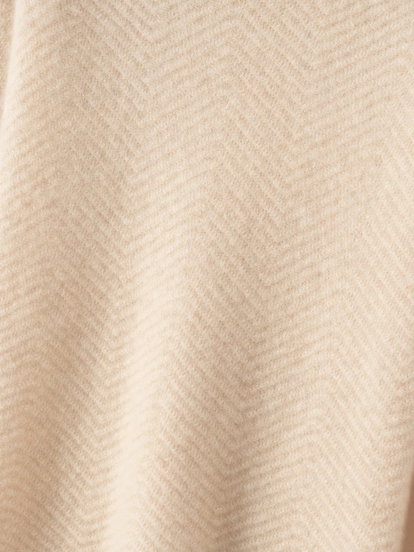 12-Gauge Seamless Herringbone · DETAIL
