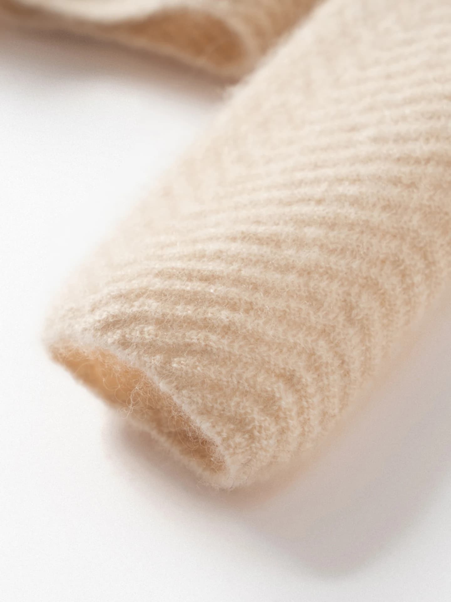 12-Gauge Seamless Herringbone · DETAIL
