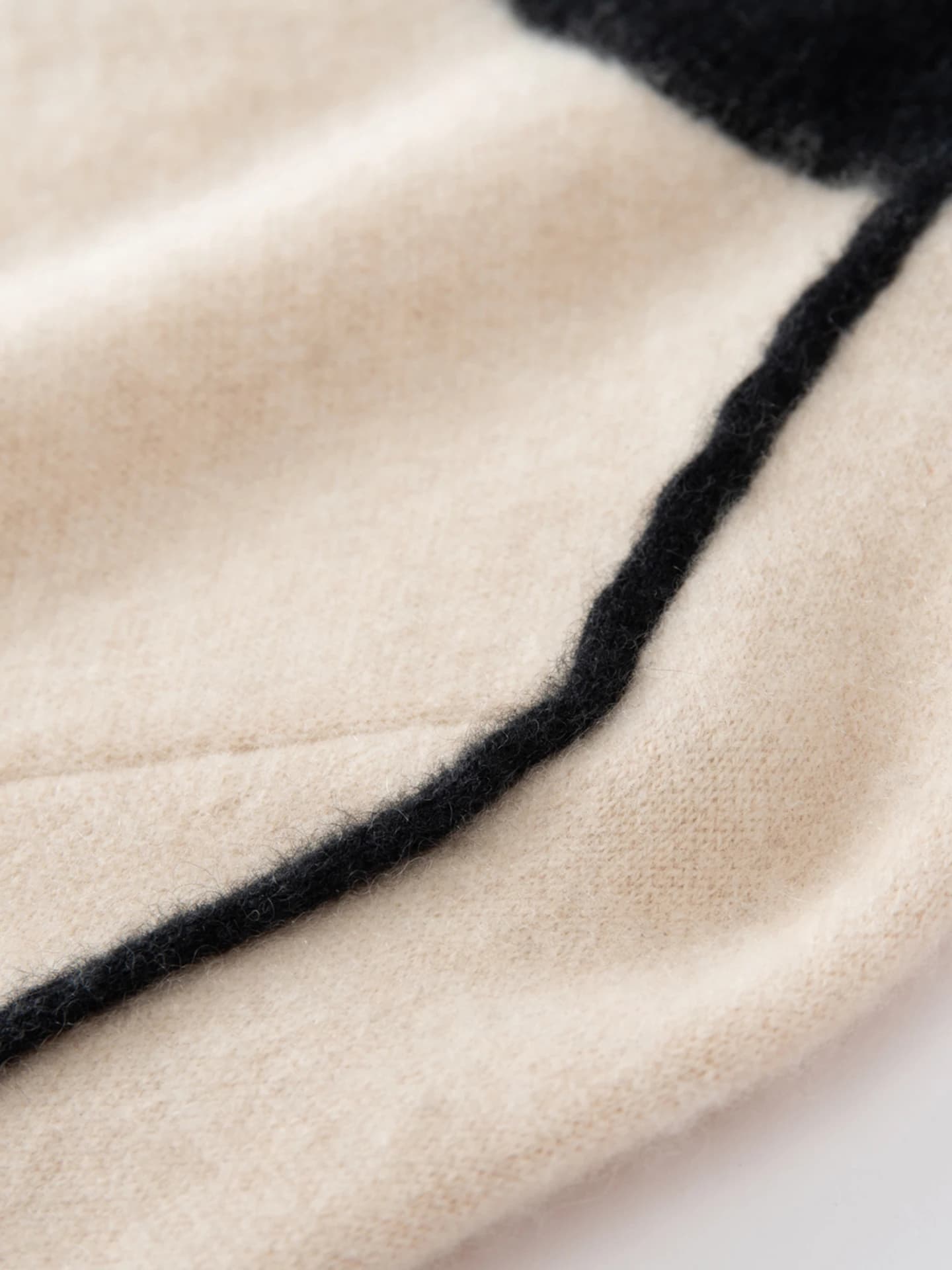 12-Gauge Cardigan Jacket Color-Block · DETAIL