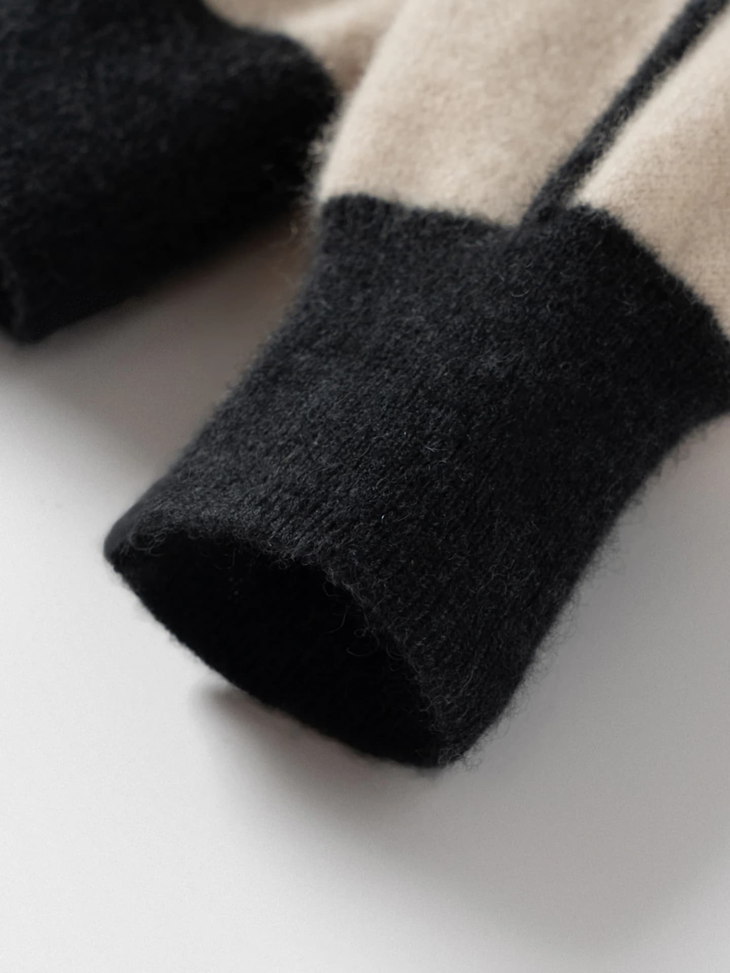 12-Gauge Cardigan Jacket Color-Block · DETAIL