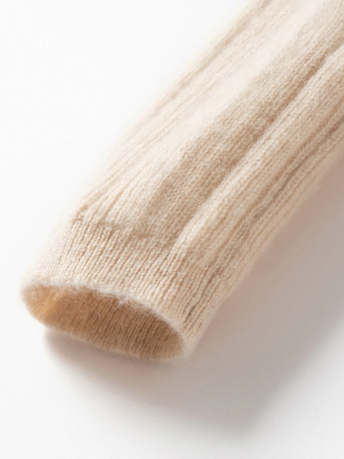12-Gauge Crew-Neck Beaded Handmade · DETAIL