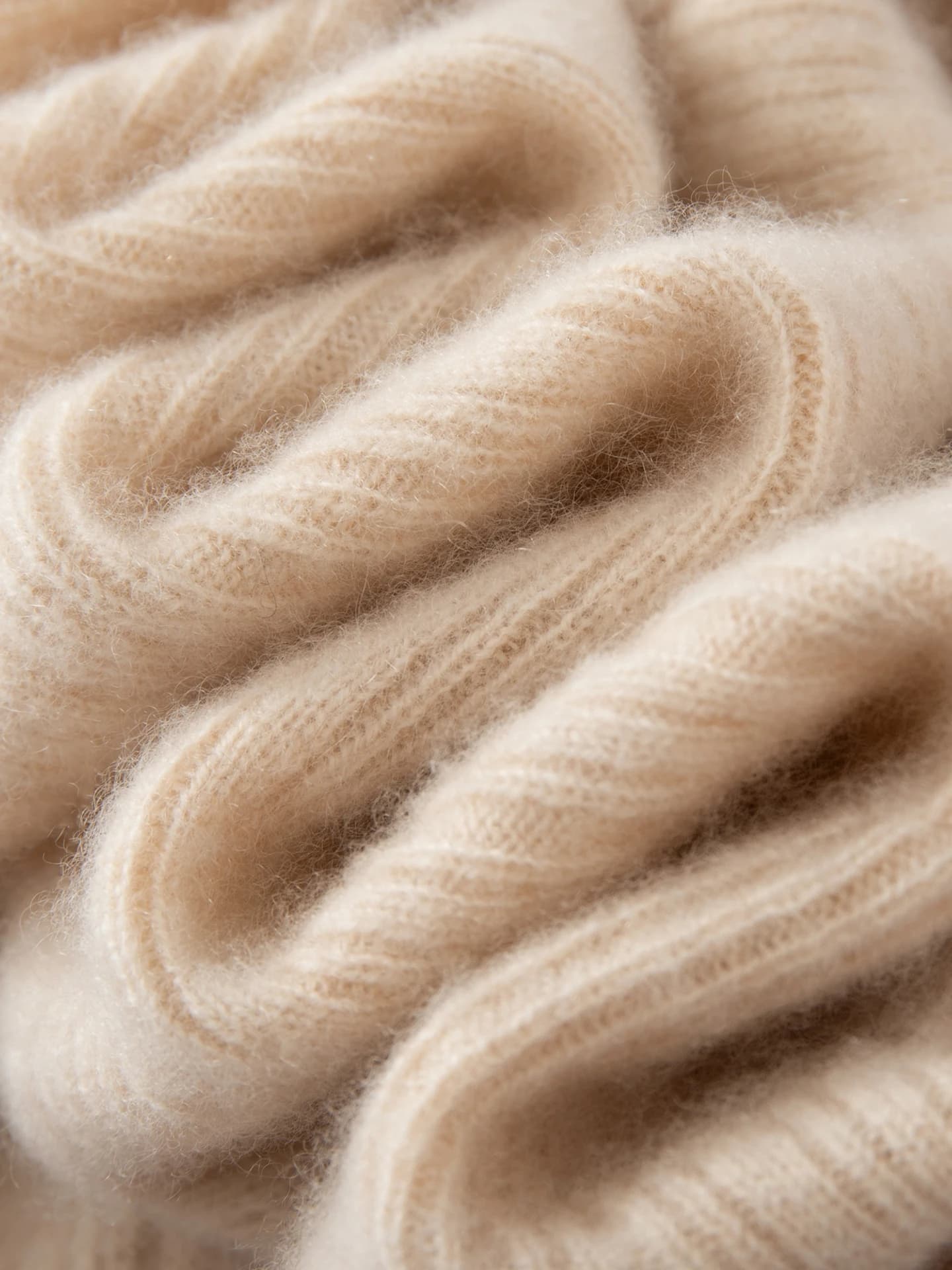 12-Gauge Crew-Neck Beaded Handmade · DETAIL