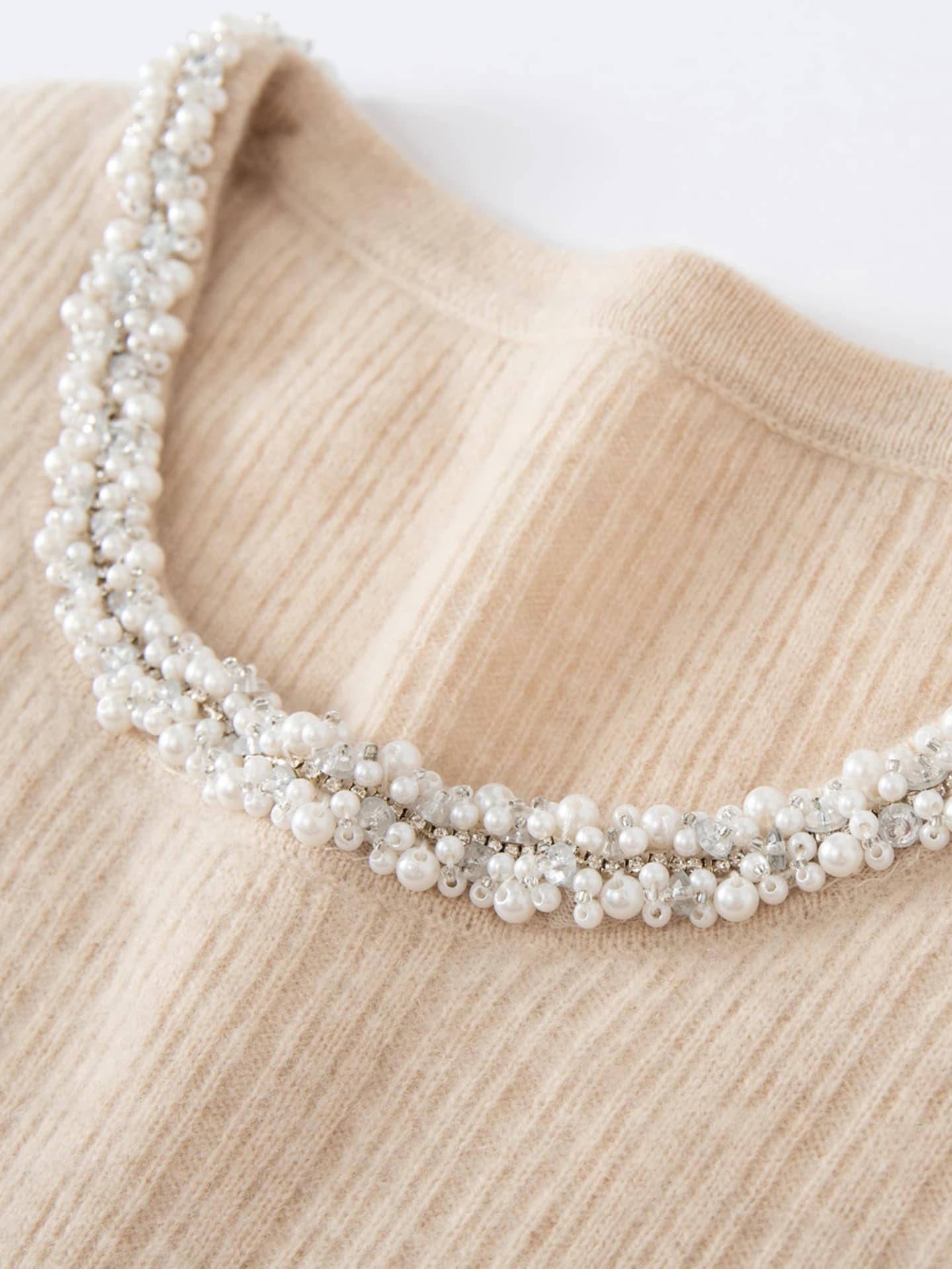 12-Gauge Crew-Neck Beaded Handmade · DETAIL
