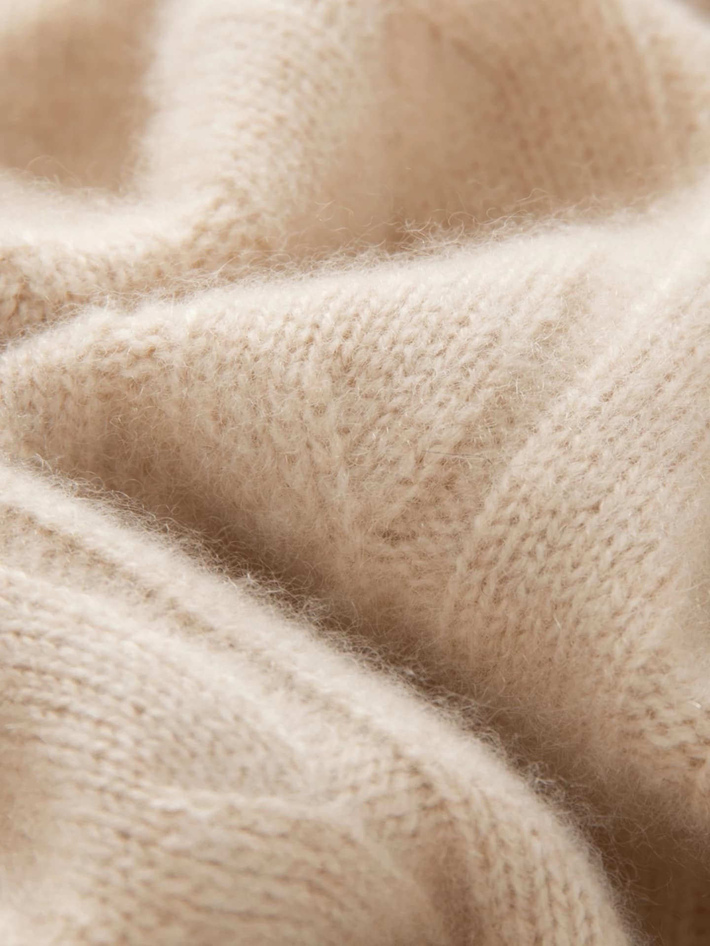 7-Gauge V-Neck Cable-Knit · DETAIL