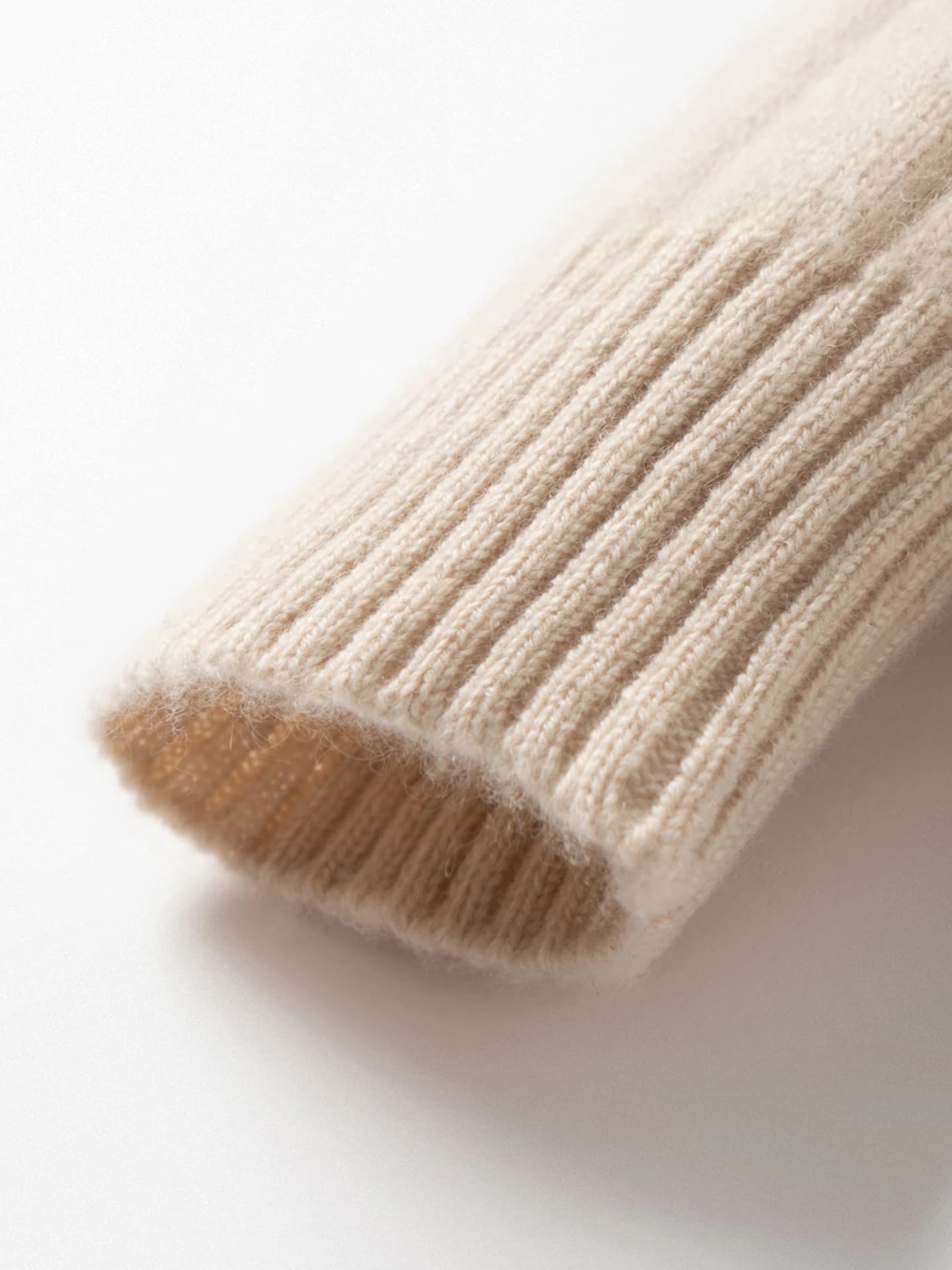 7-Gauge V-Neck Cable-Knit · DETAIL
