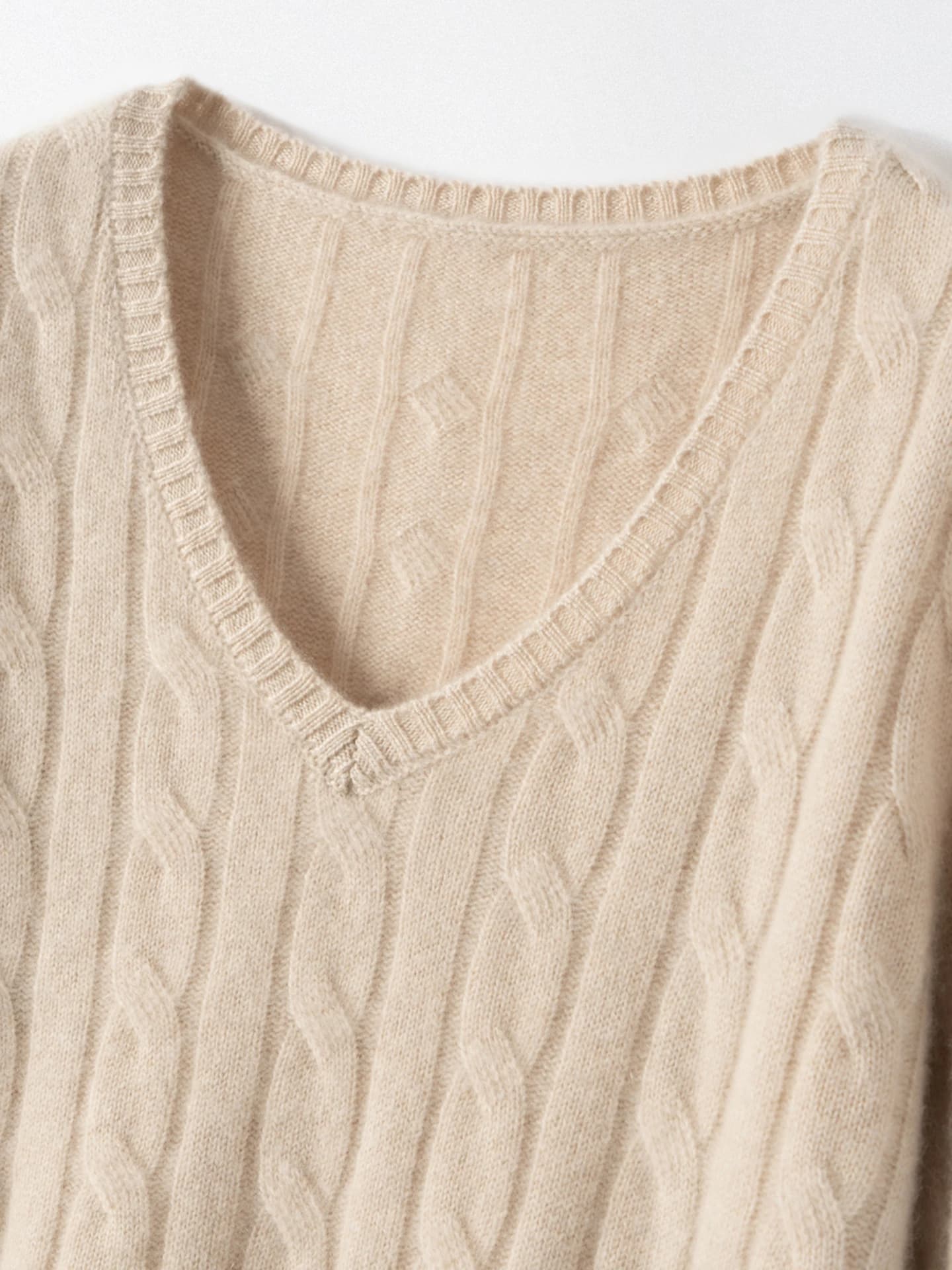 7-Gauge V-Neck Cable-Knit · DETAIL
