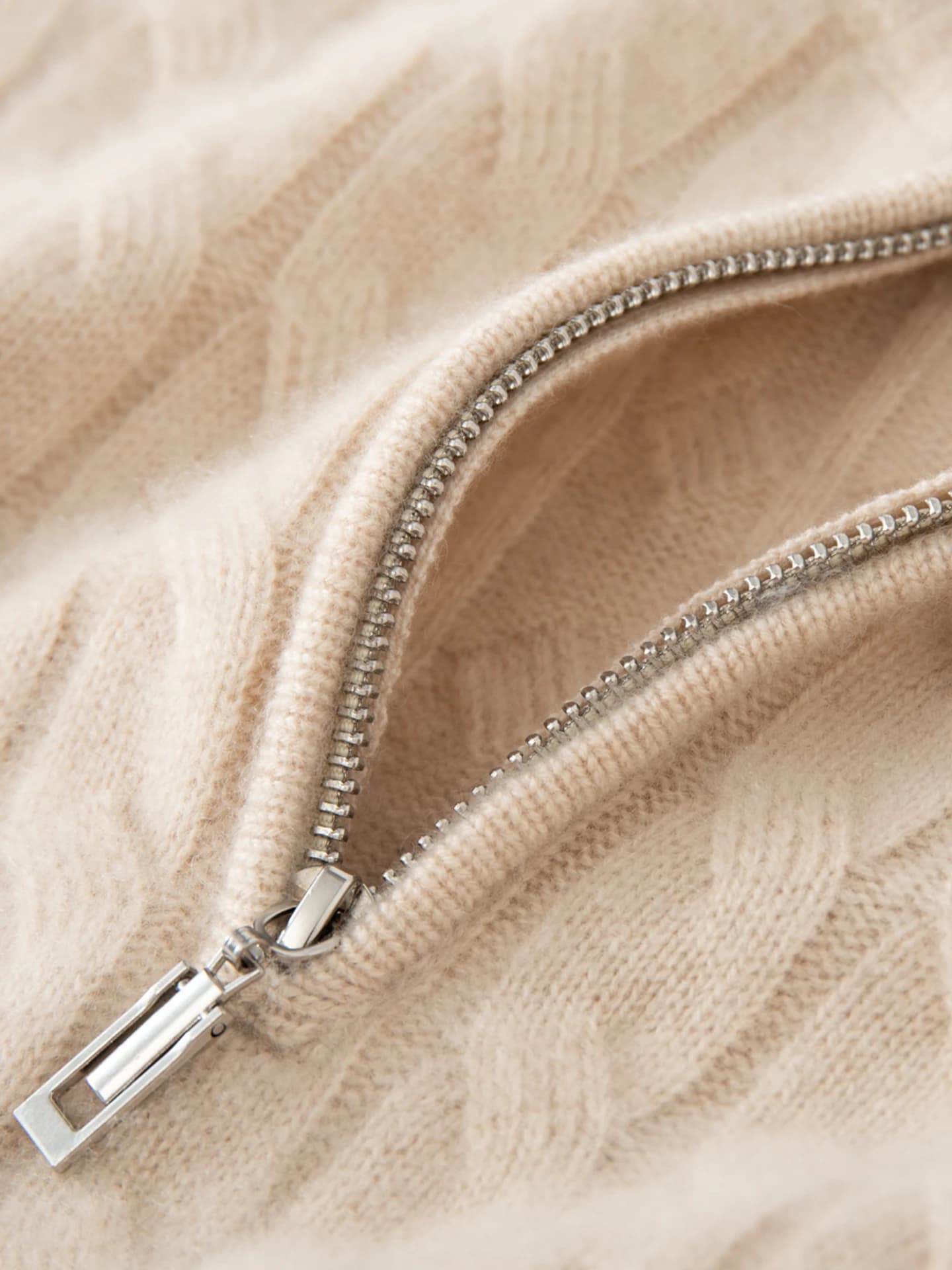 7-Gauge Half-Placket Zip Cable-Knit · DETAIL